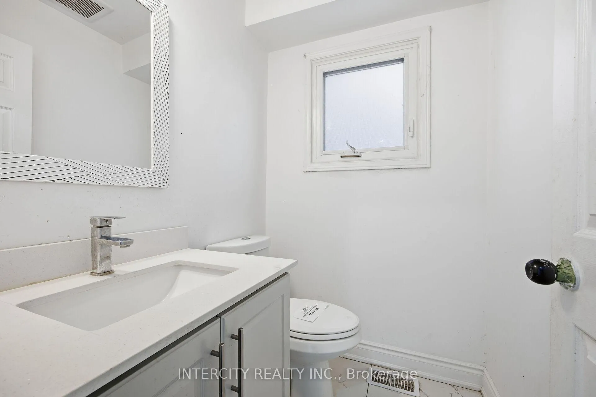 Photo 16 of 45 Merganser Crescent, Brampton, Fletcher's Creek South — HOMEH