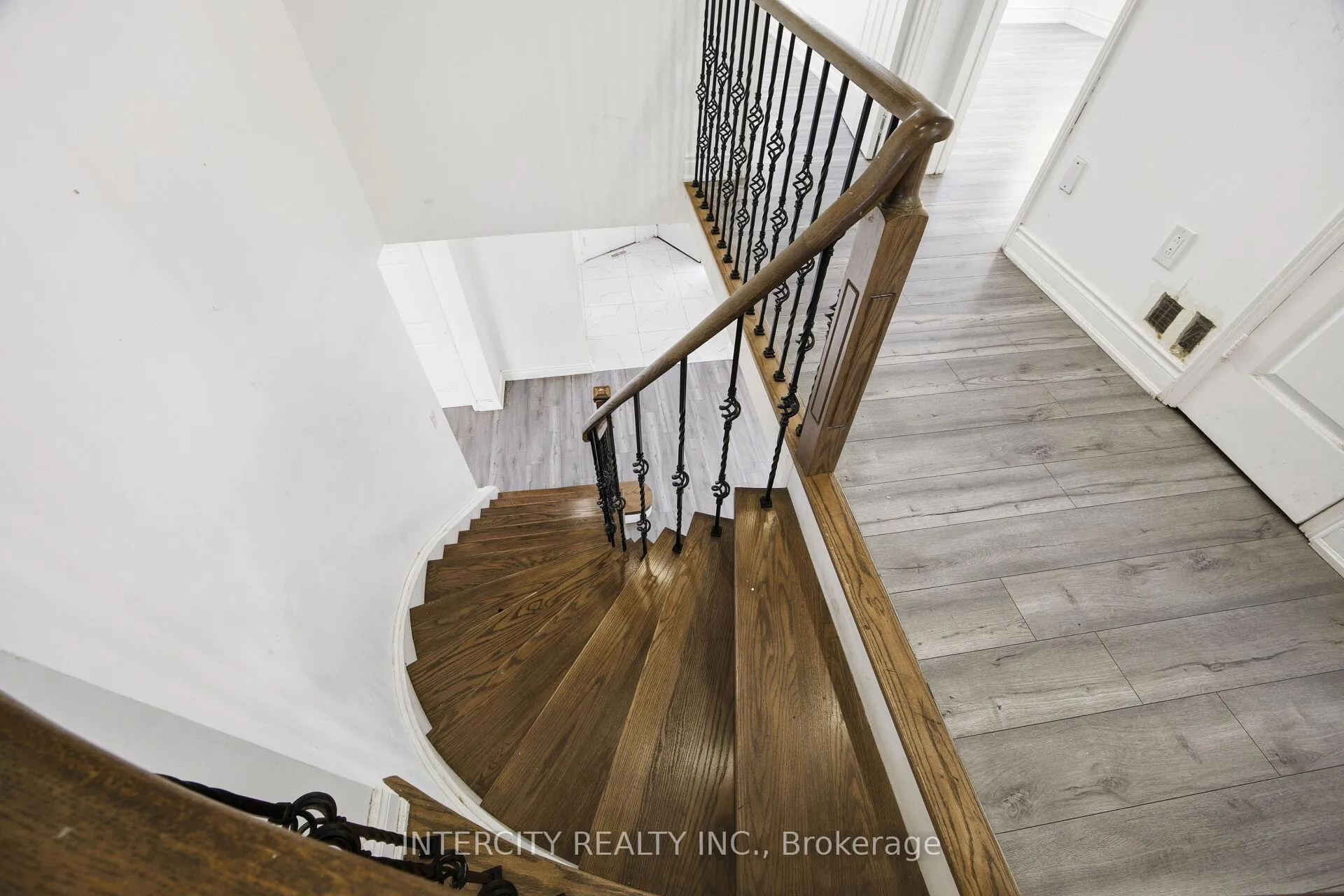 Photo 19 of 45 Merganser Crescent, Brampton, Fletcher's Creek South — HOMEH