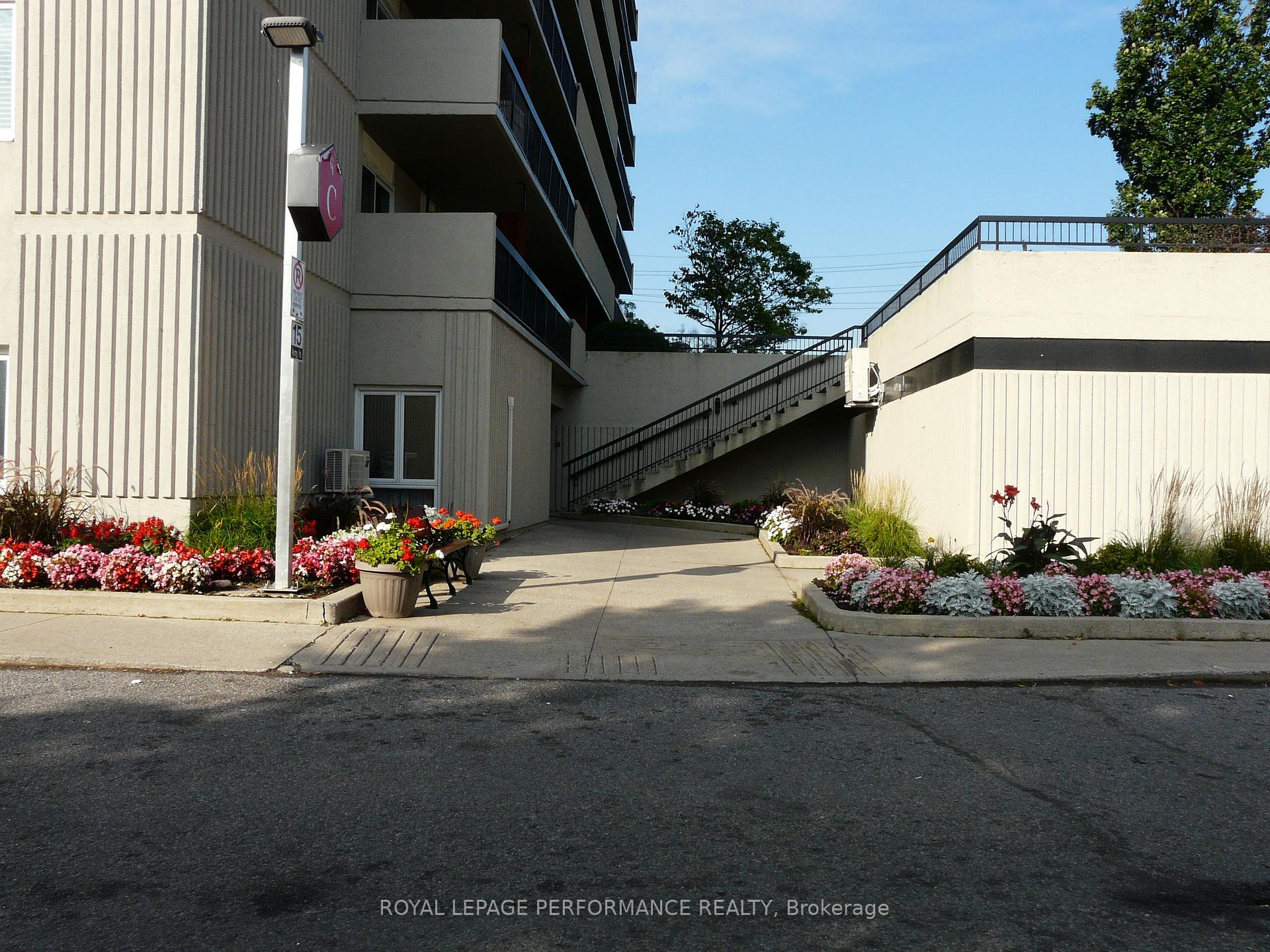 Photo 2 of Unit 1505, 158C Mcarthur Avenue, Ottawa, Vanier — HOMEH