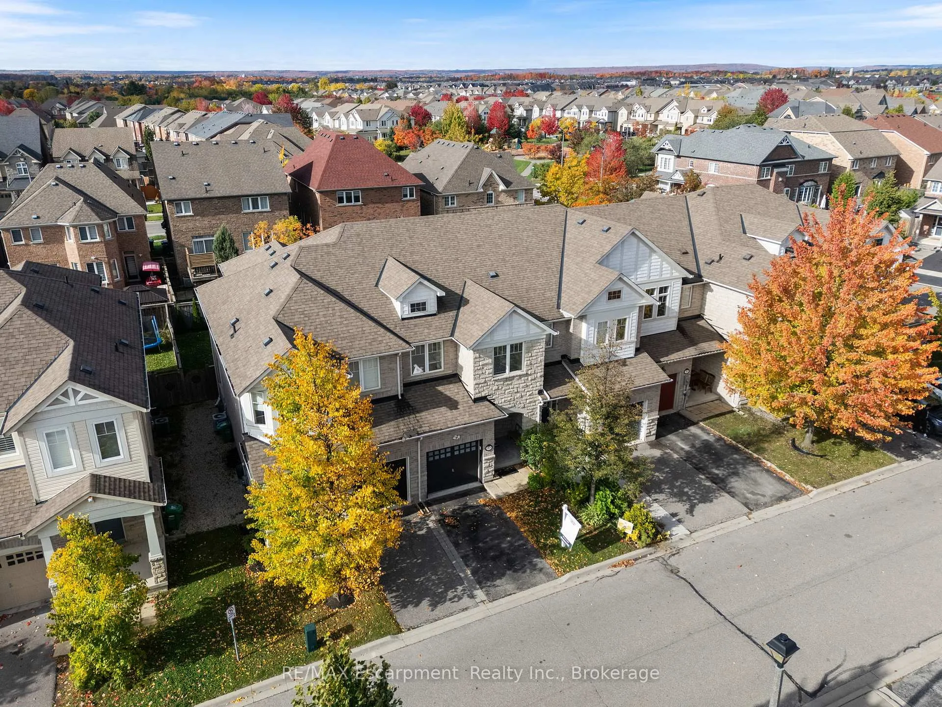 Photo 2 of 10 Cedarcrest Street, Caledon, Rural Caledon — HOMEH