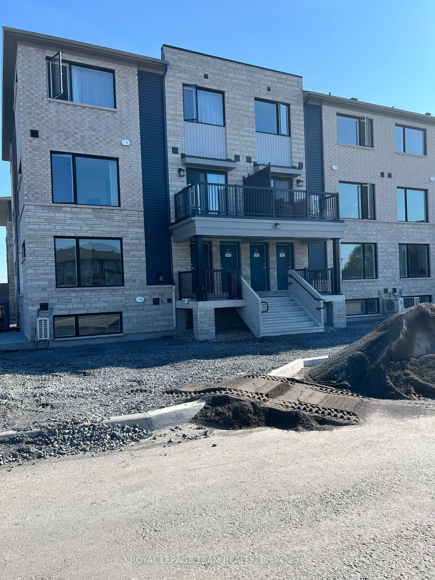 Photo 1 of 717 Arcadian Private, Ottawa, Kanata - Kanata Lakes/Heritage Hills — HOMEH