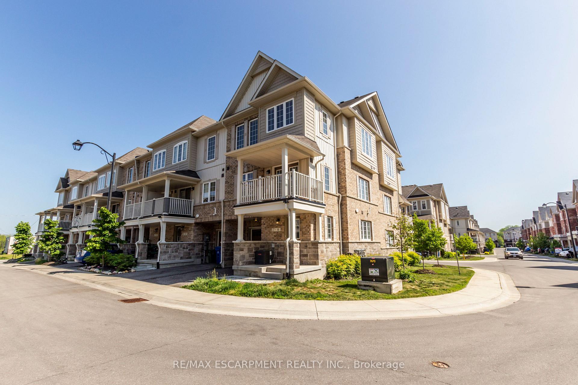 Photo 2 of Unit 27, 88 Decorso Drive, Guelph, Kortright East — HOMEH