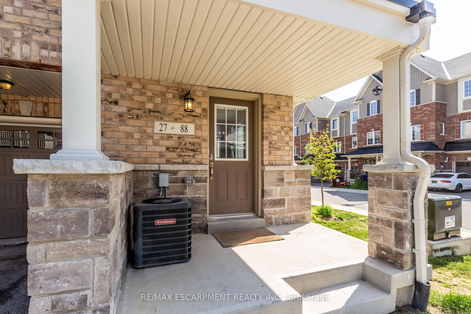 Photo 4 of Unit 27, 88 Decorso Drive, Guelph, Kortright East — HOMEH