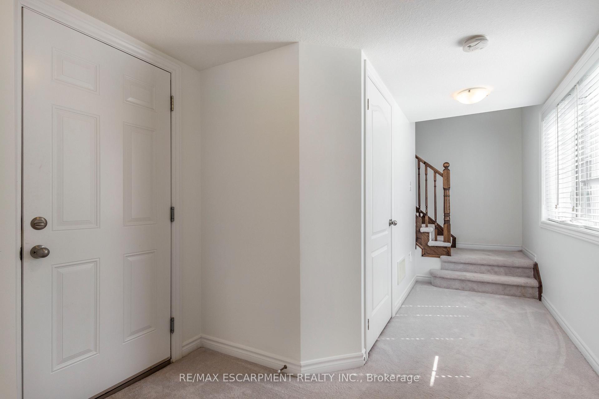 Photo 6 of Unit 27, 88 Decorso Drive, Guelph, Kortright East — HOMEH