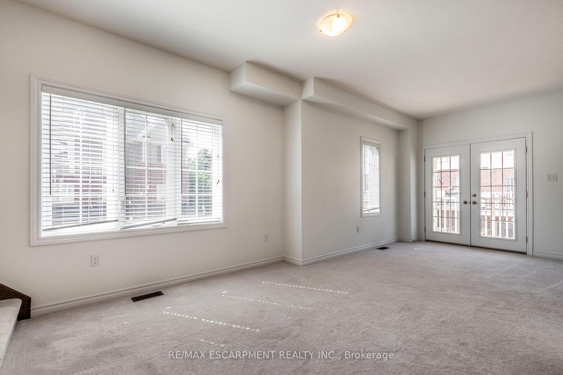 Photo 7 of Unit 27, 88 Decorso Drive, Guelph, Kortright East — HOMEH