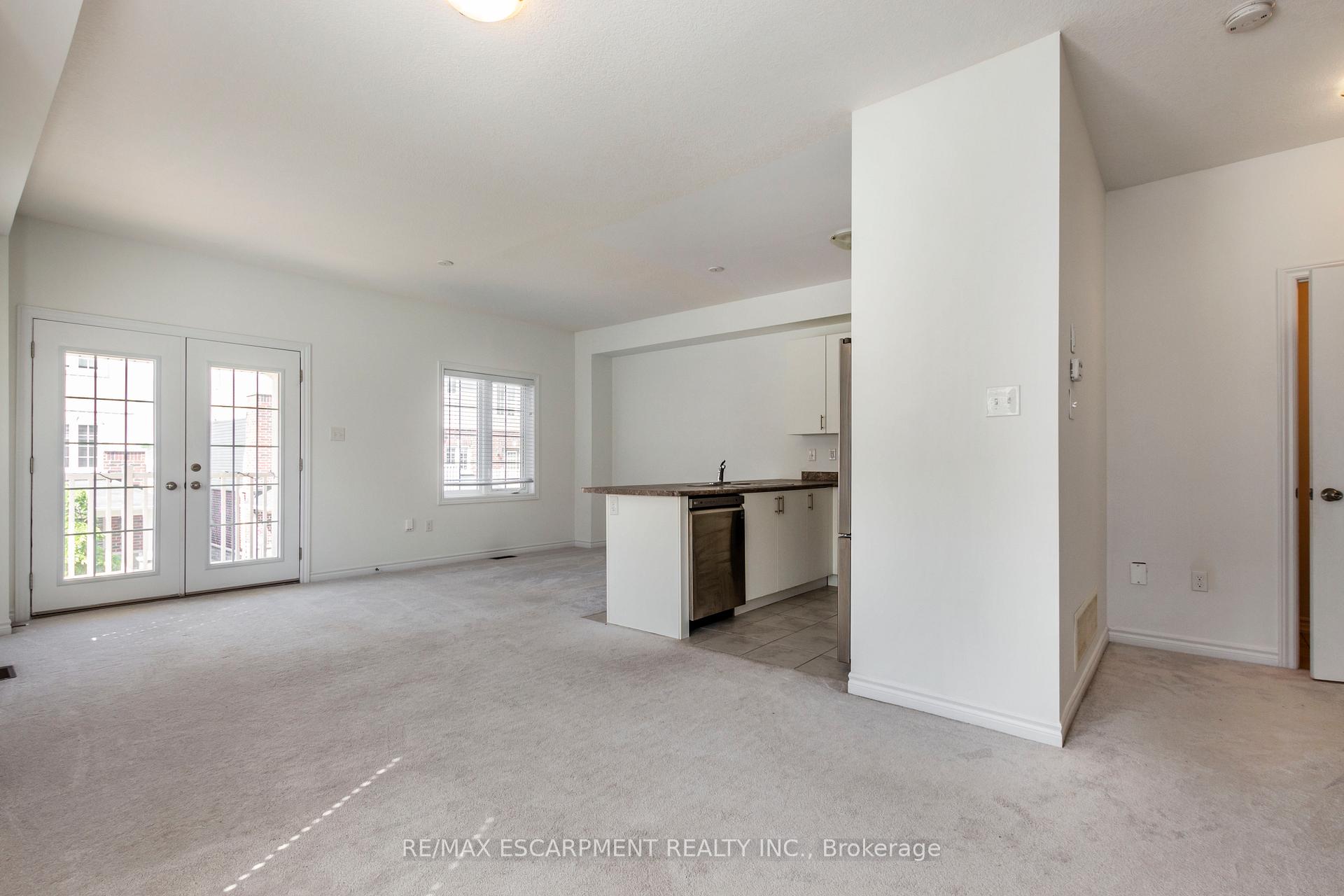 Photo 8 of Unit 27, 88 Decorso Drive, Guelph, Kortright East — HOMEH