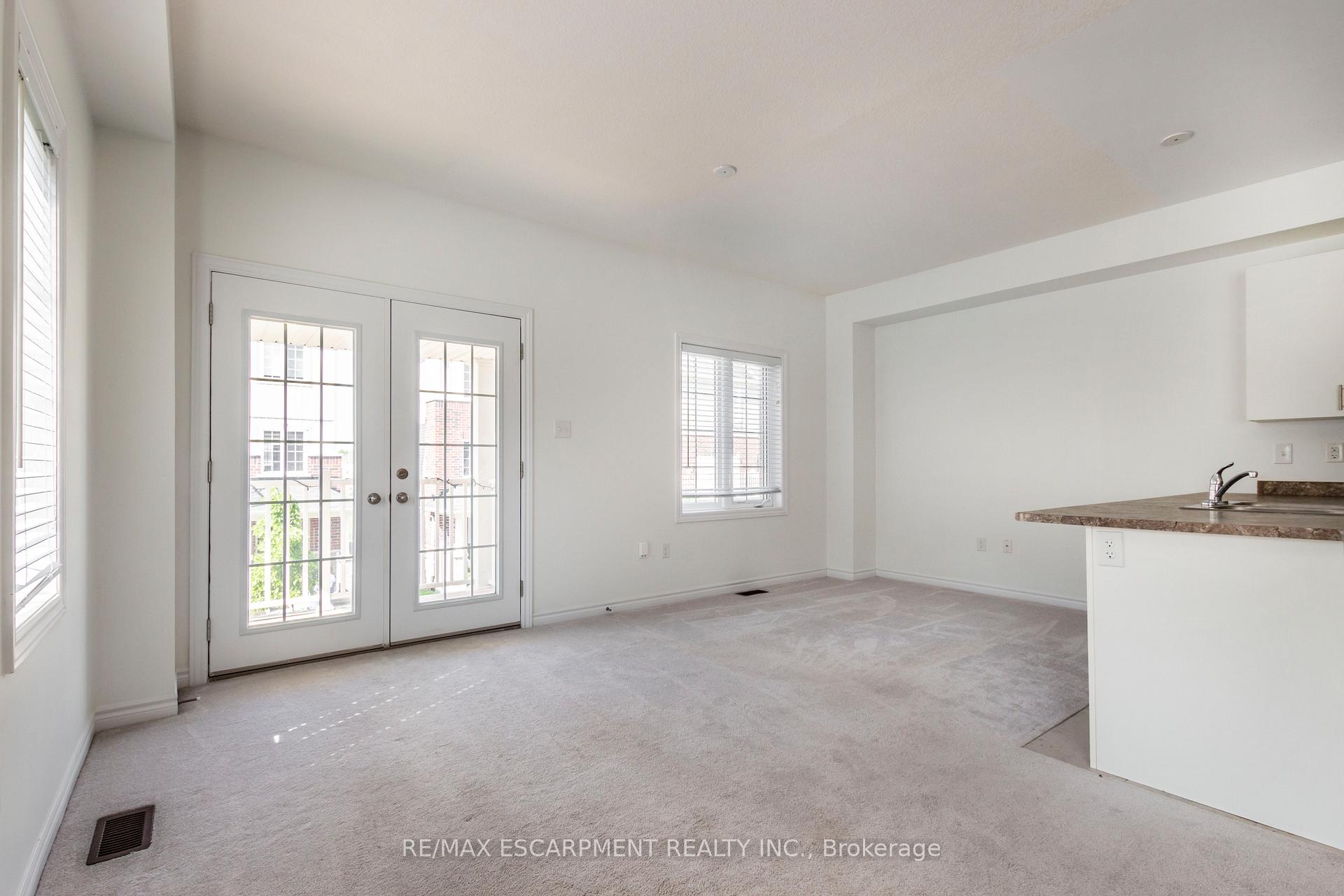 Photo 9 of Unit 27, 88 Decorso Drive, Guelph, Kortright East — HOMEH