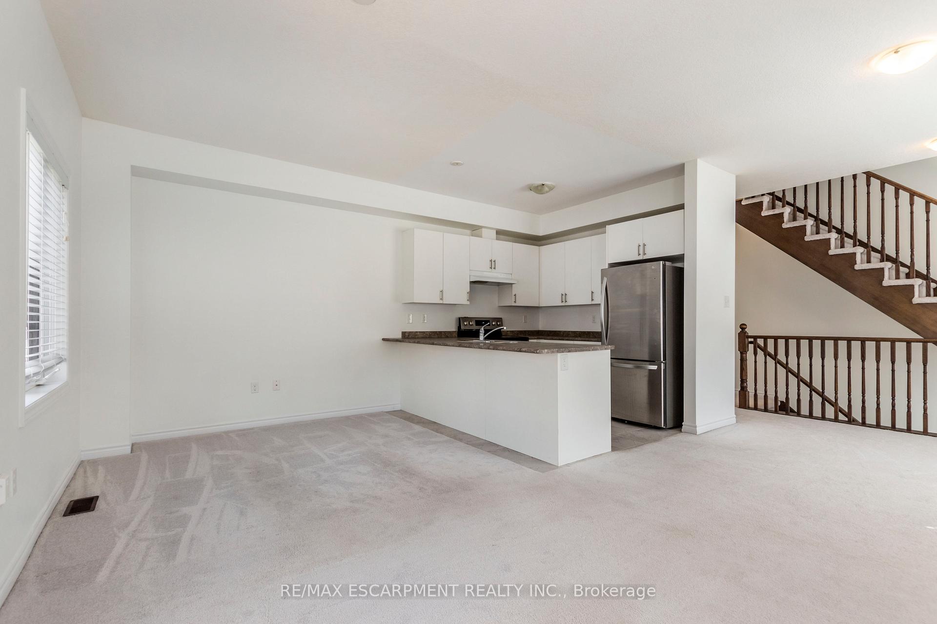 Photo 10 of Unit 27, 88 Decorso Drive, Guelph, Kortright East — HOMEH