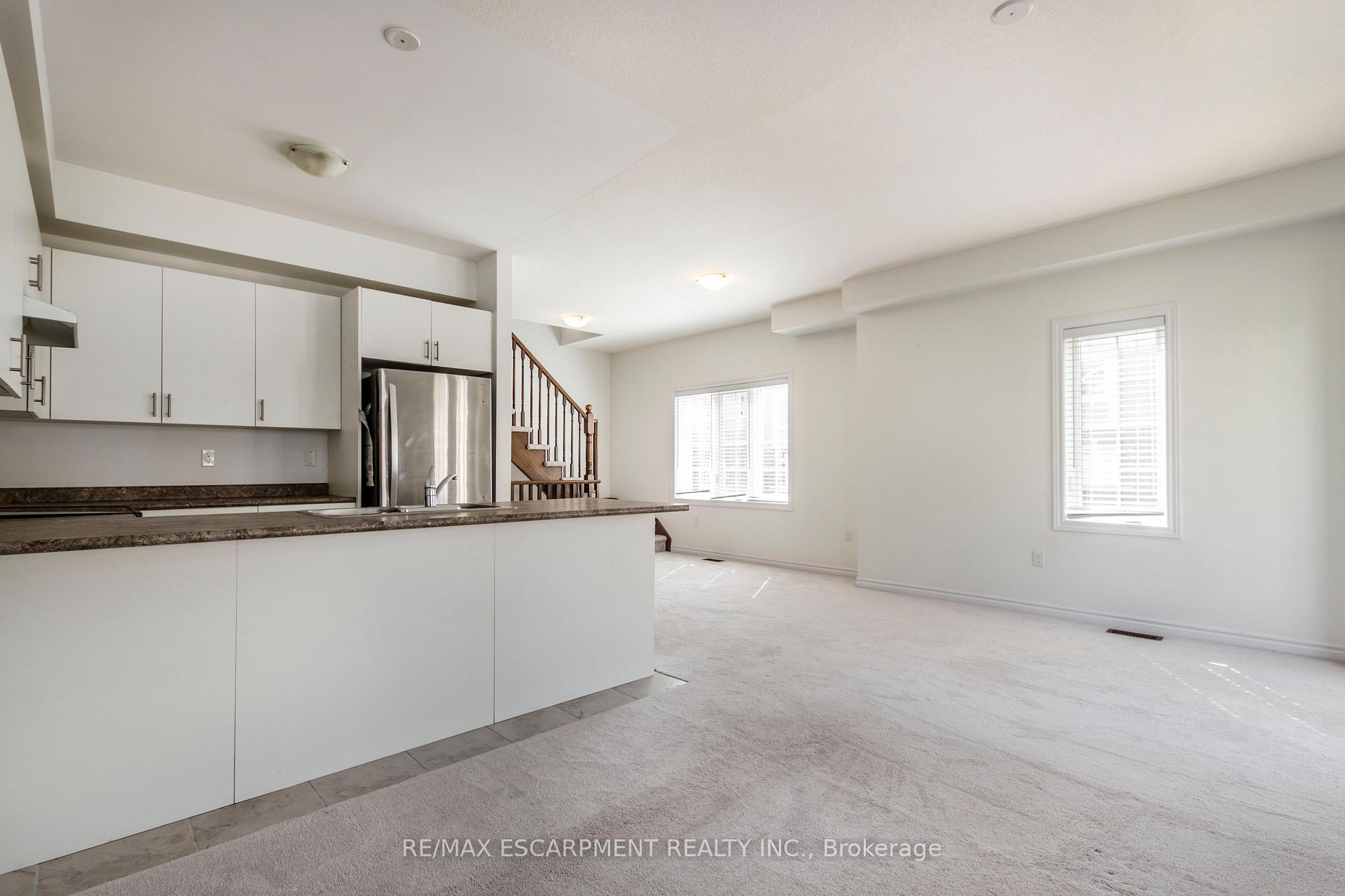 Photo 11 of Unit 27, 88 Decorso Drive, Guelph, Kortright East — HOMEH