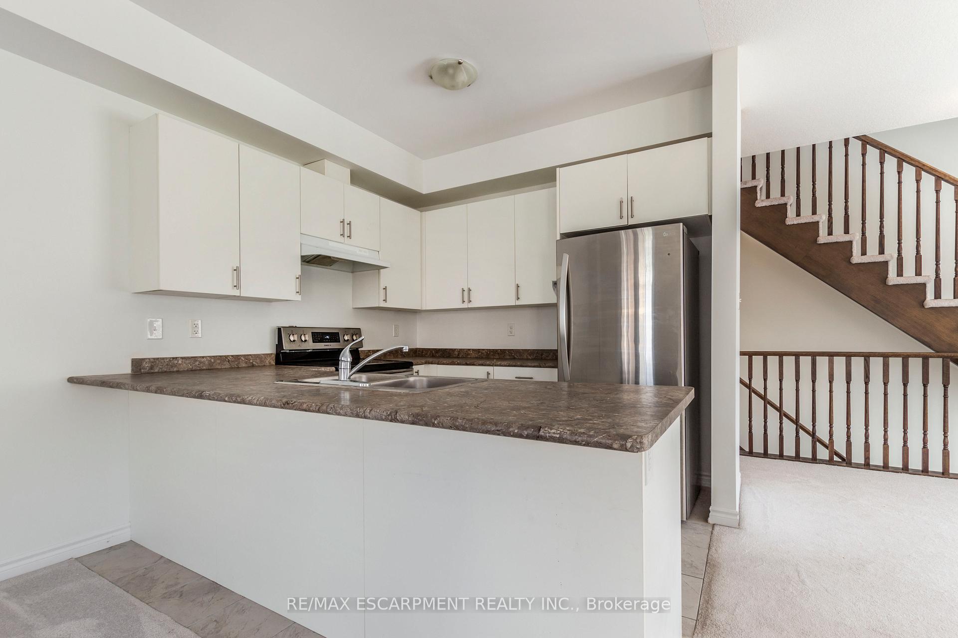 Photo 12 of Unit 27, 88 Decorso Drive, Guelph, Kortright East — HOMEH