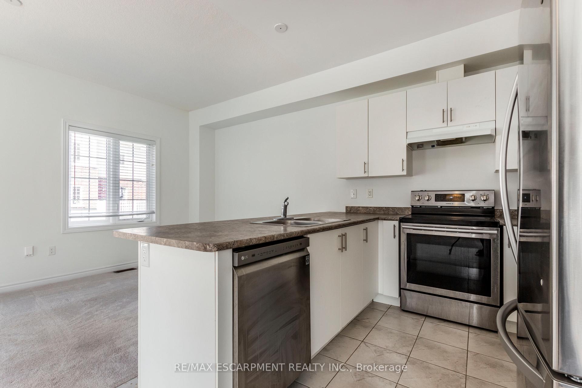 Photo 13 of Unit 27, 88 Decorso Drive, Guelph, Kortright East — HOMEH