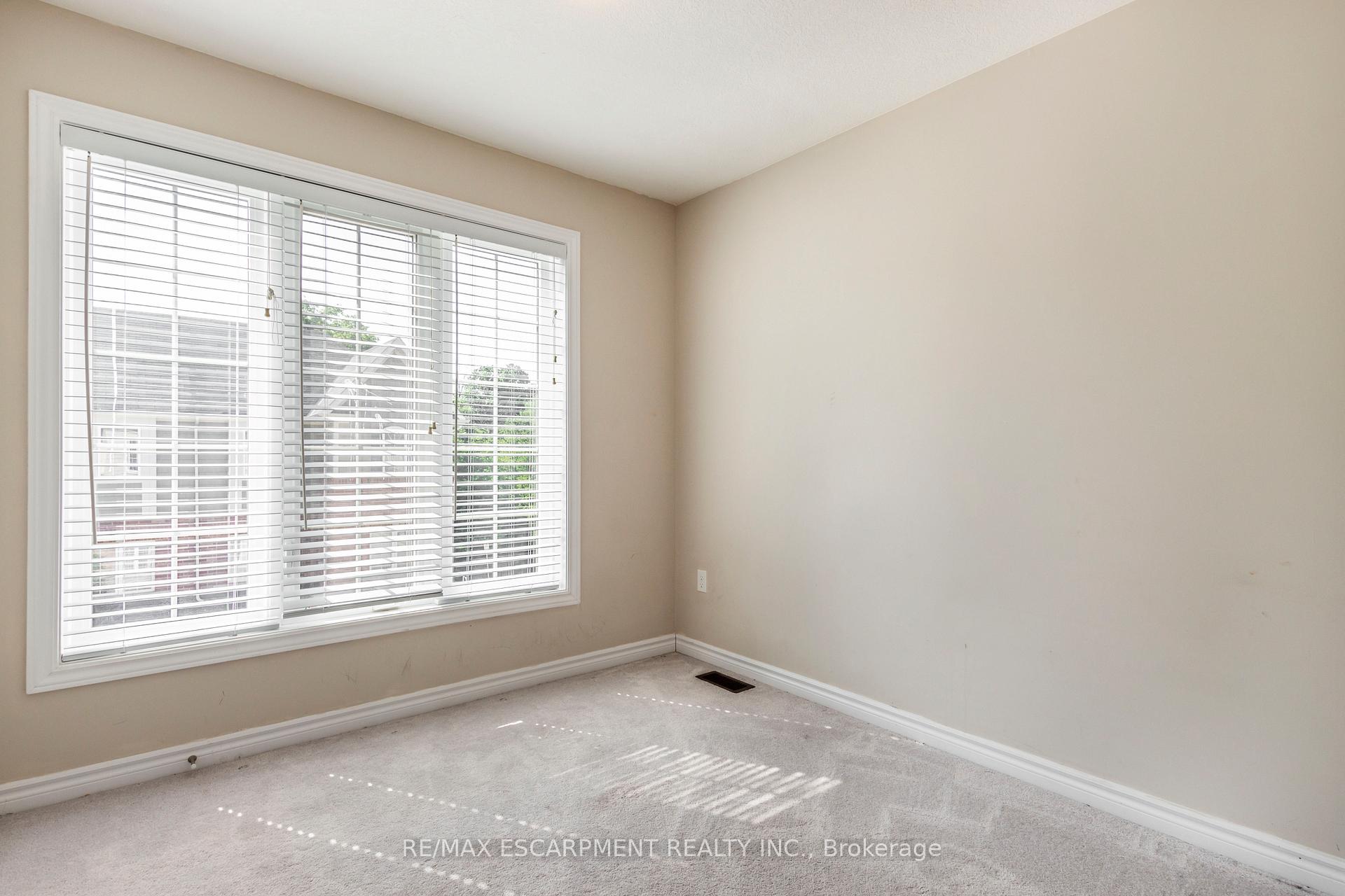 Photo 21 of Unit 27, 88 Decorso Drive, Guelph, Kortright East — HOMEH