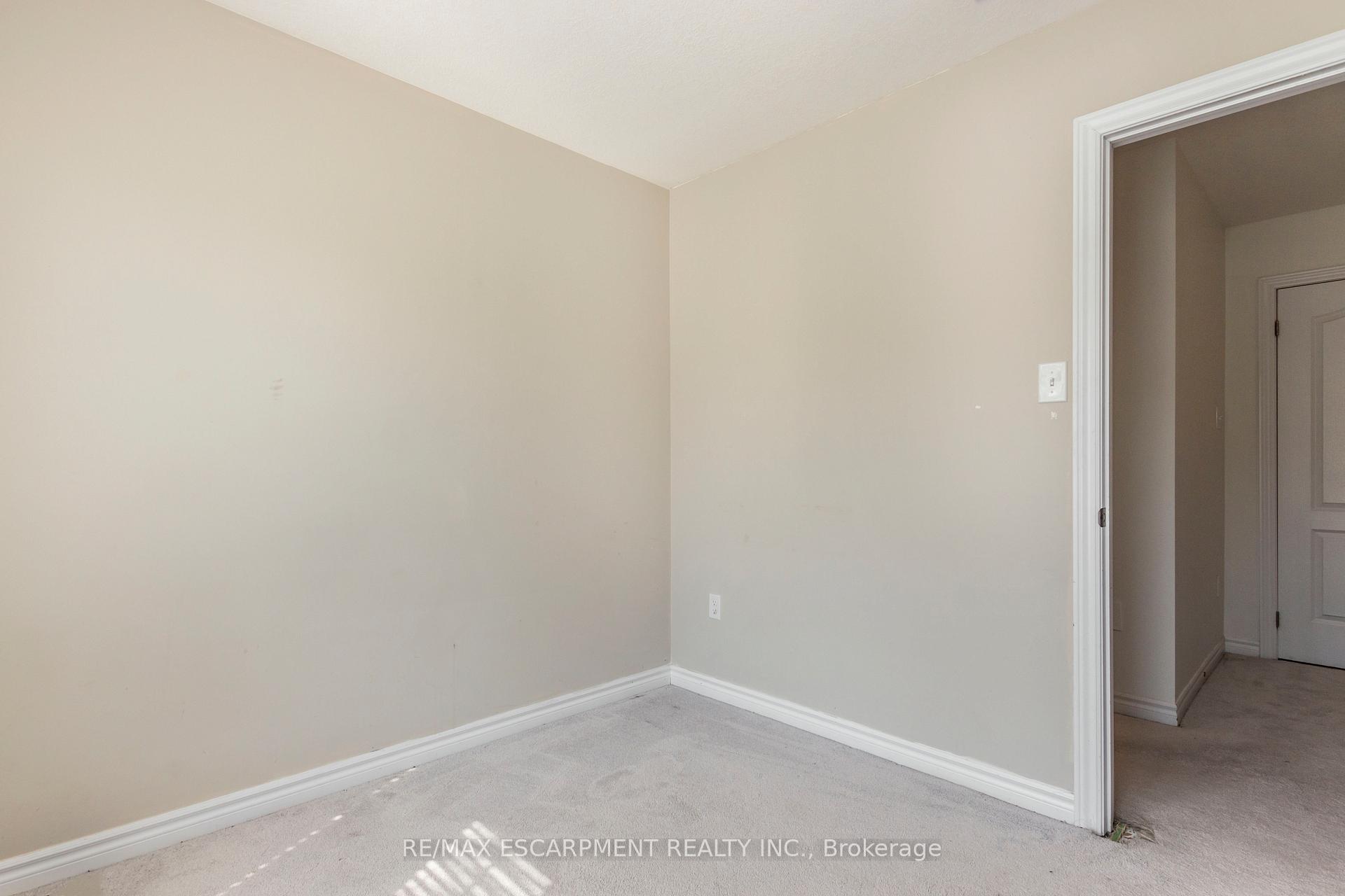 Photo 23 of Unit 27, 88 Decorso Drive, Guelph, Kortright East — HOMEH