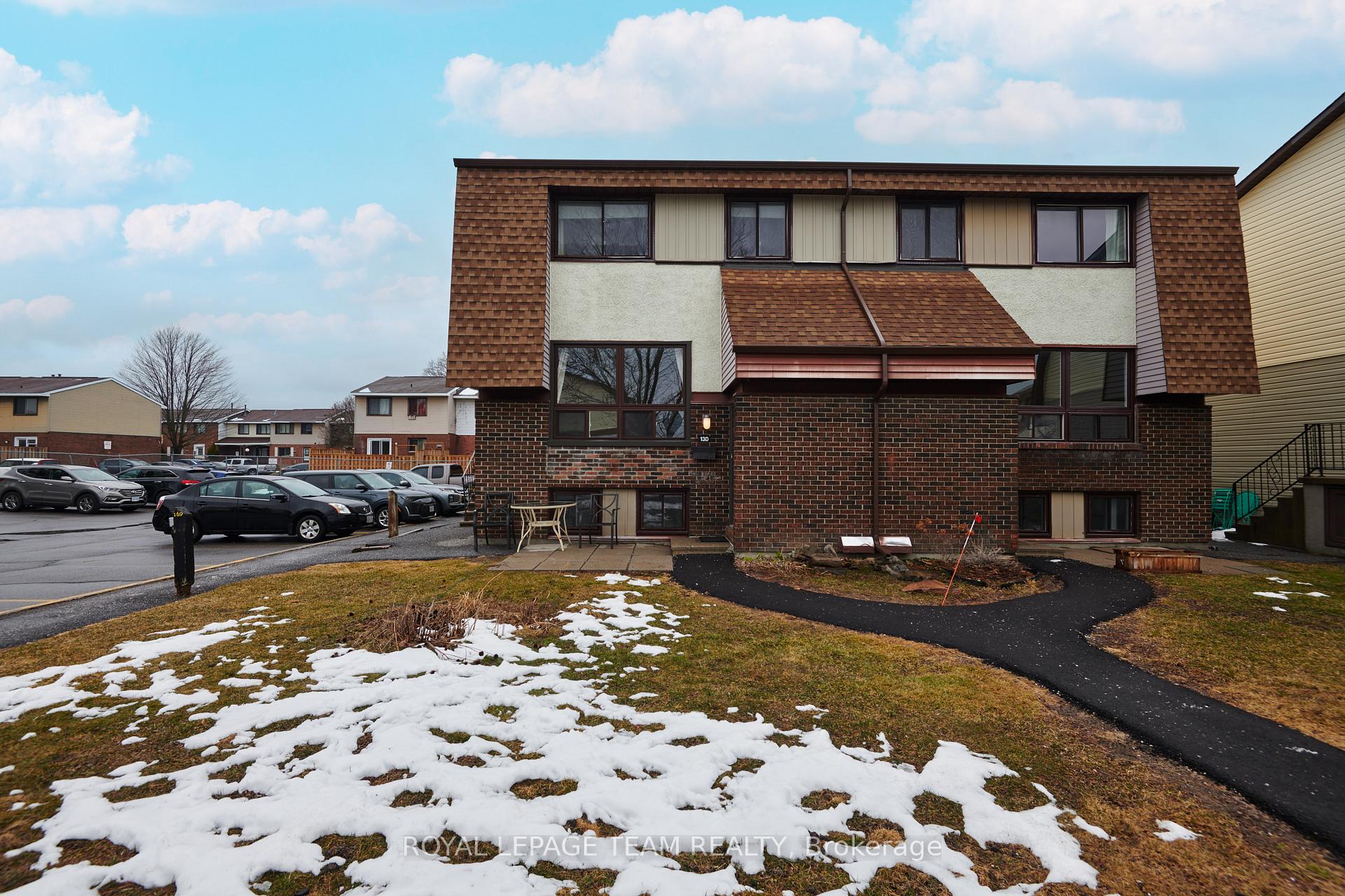 Photo 1 of Unit D, 13 Woodvale, Ottawa, Craig Henry/Woodvale — HOMEH