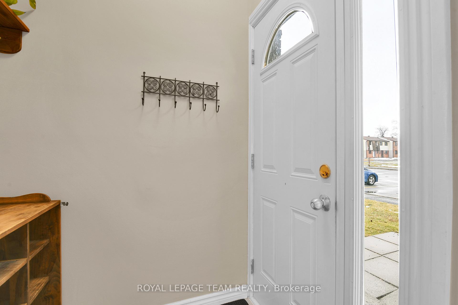 Photo 4 of Unit D, 13 Woodvale, Ottawa, Craig Henry/Woodvale — HOMEH