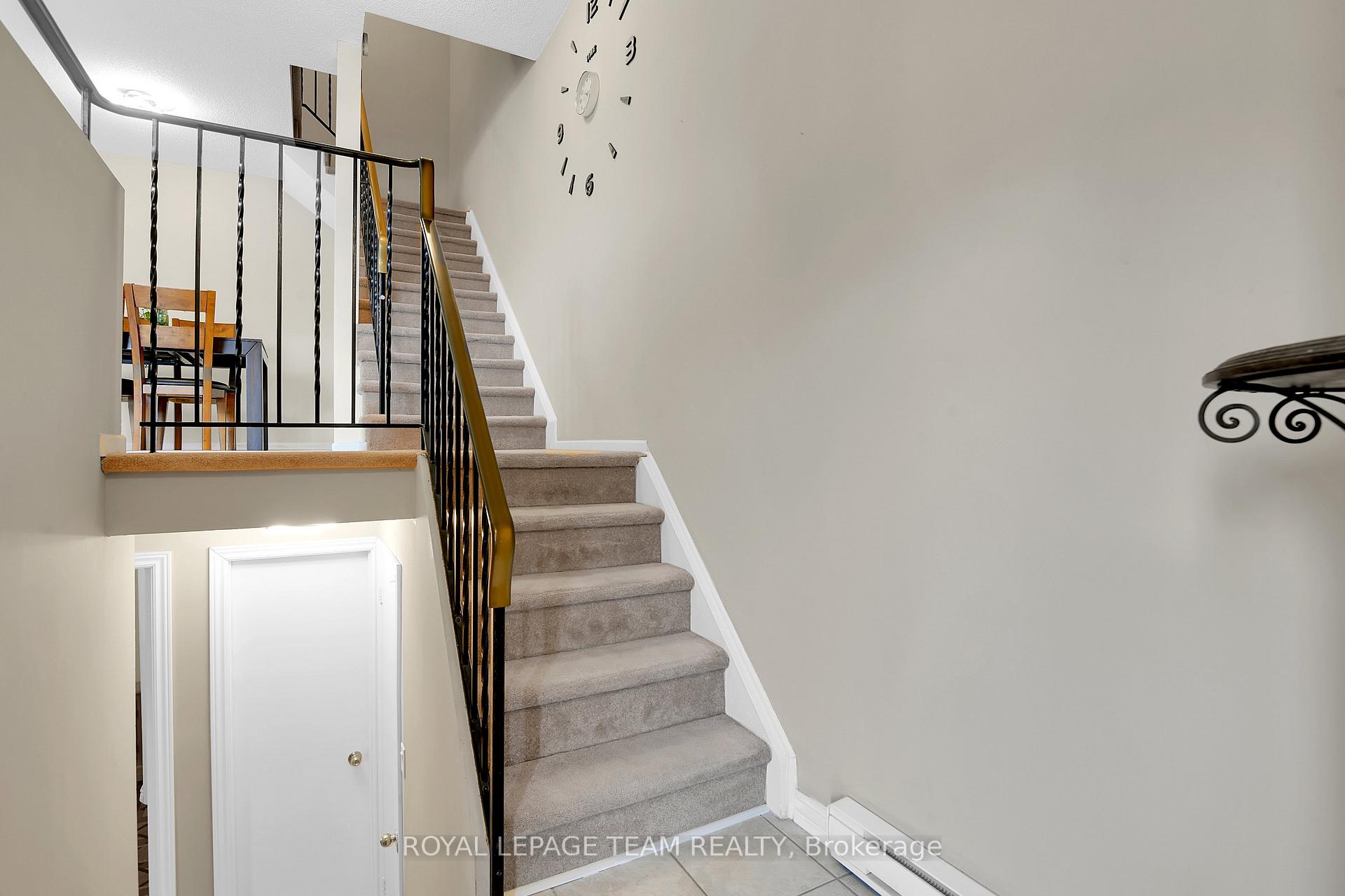 Photo 5 of Unit D, 13 Woodvale, Ottawa, Craig Henry/Woodvale — HOMEH
