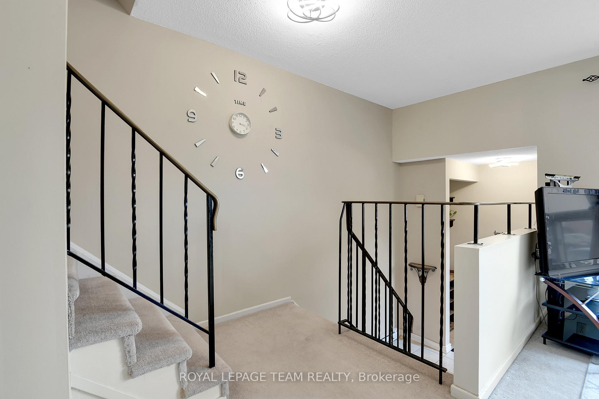 Photo 7 of Unit D, 13 Woodvale, Ottawa, Craig Henry/Woodvale — HOMEH
