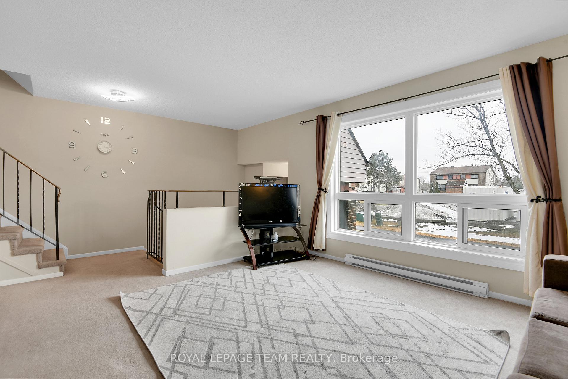 Photo 9 of Unit D, 13 Woodvale, Ottawa, Craig Henry/Woodvale — HOMEH