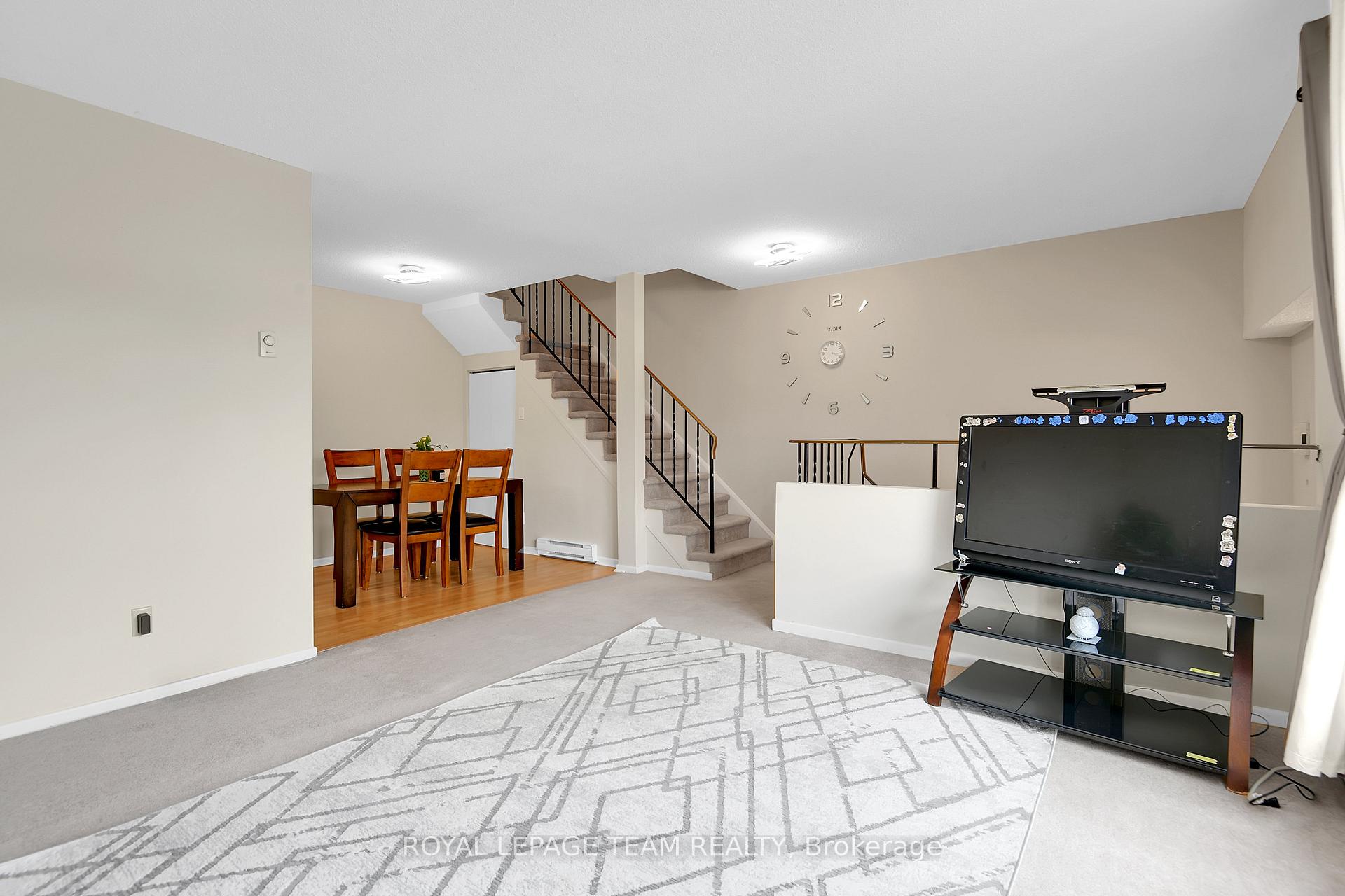 Photo 10 of Unit D, 13 Woodvale, Ottawa, Craig Henry/Woodvale — HOMEH