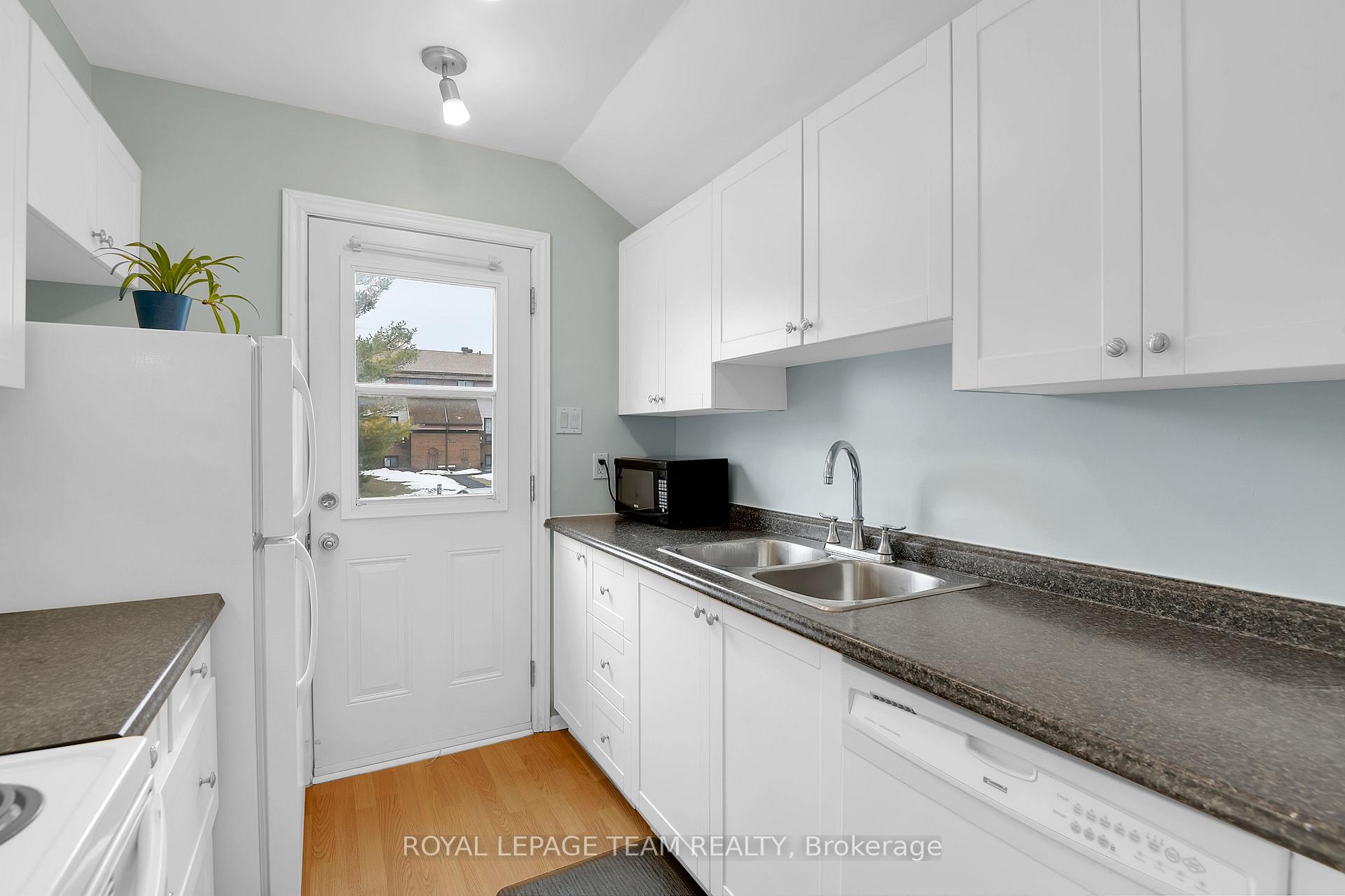 Photo 15 of Unit D, 13 Woodvale, Ottawa, Craig Henry/Woodvale — HOMEH