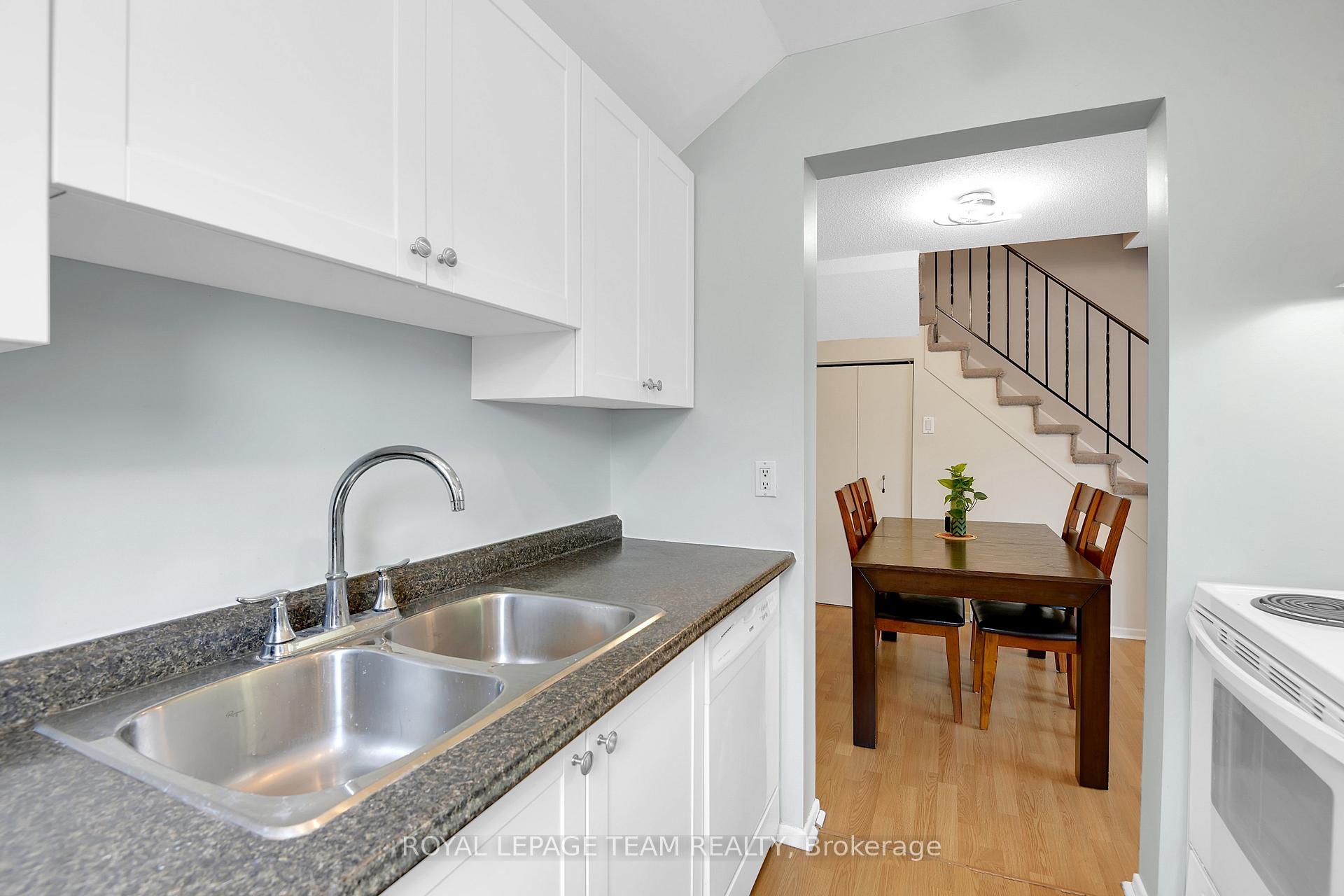 Photo 16 of Unit D, 13 Woodvale, Ottawa, Craig Henry/Woodvale — HOMEH