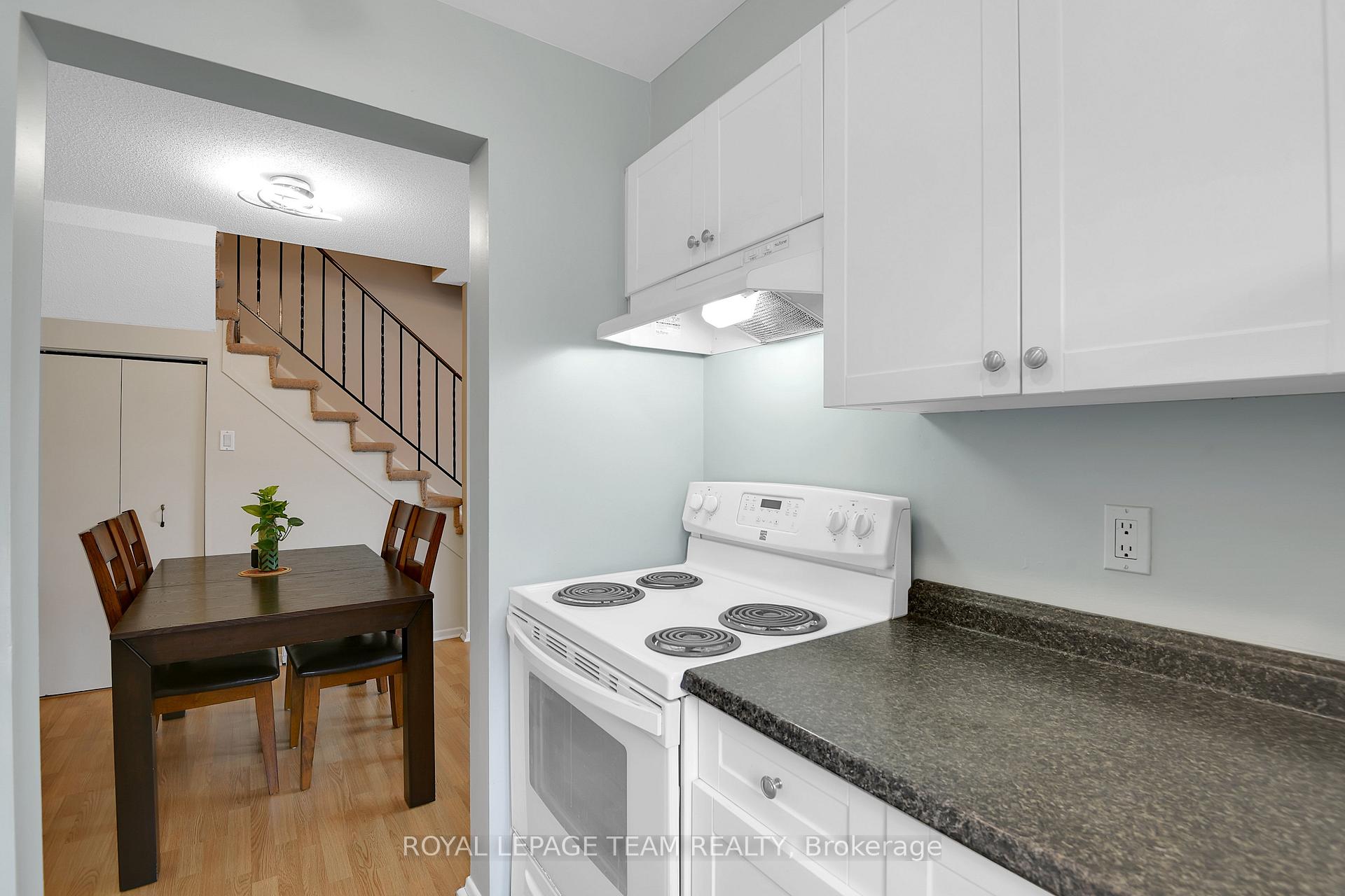 Photo 17 of Unit D, 13 Woodvale, Ottawa, Craig Henry/Woodvale — HOMEH