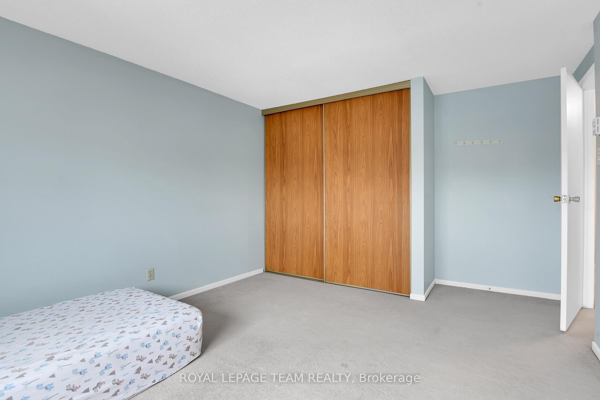 Photo 20 of Unit D, 13 Woodvale, Ottawa, Craig Henry/Woodvale — HOMEH