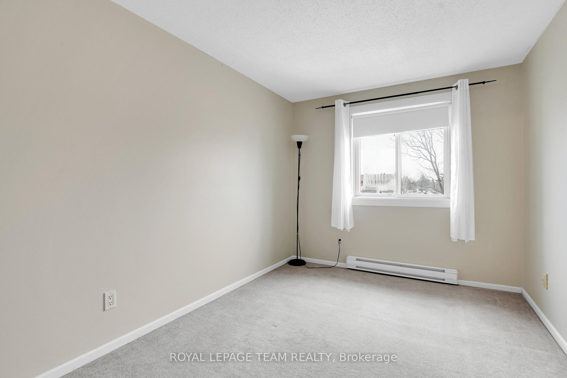 Photo 21 of Unit D, 13 Woodvale, Ottawa, Craig Henry/Woodvale — HOMEH