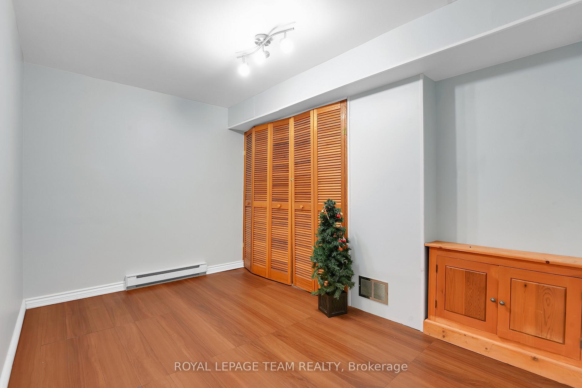 Photo 29 of Unit D, 13 Woodvale, Ottawa, Craig Henry/Woodvale — HOMEH