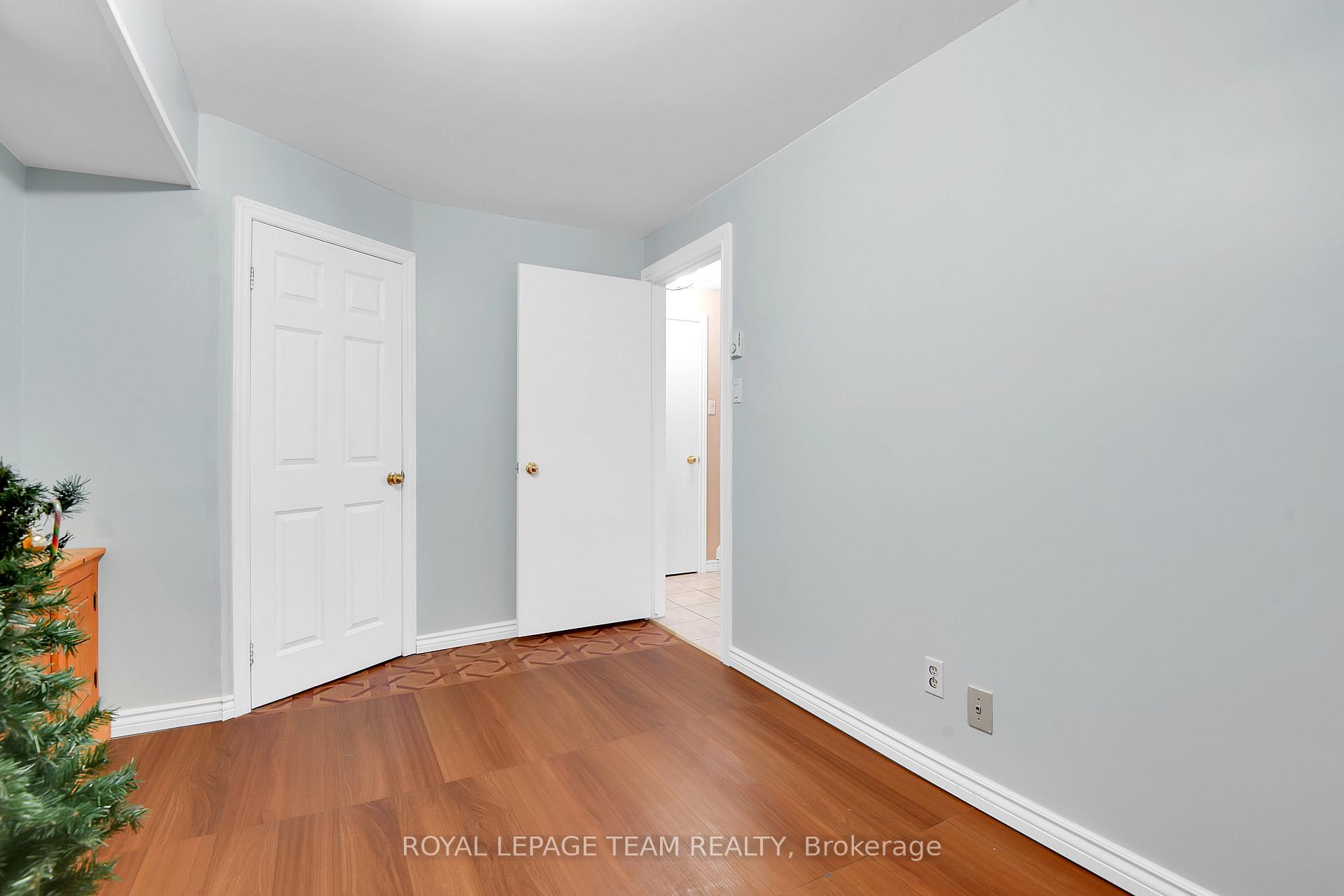 Photo 30 of Unit D, 13 Woodvale, Ottawa, Craig Henry/Woodvale — HOMEH