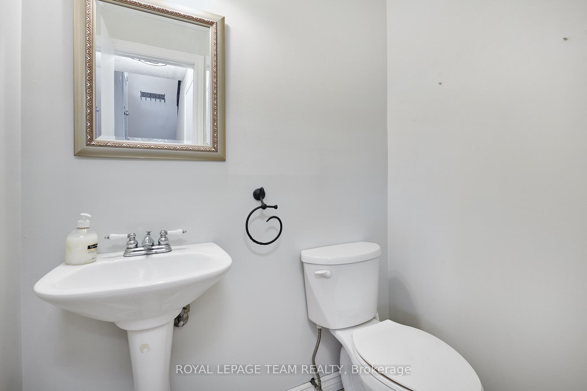 Photo 31 of Unit D, 13 Woodvale, Ottawa, Craig Henry/Woodvale — HOMEH