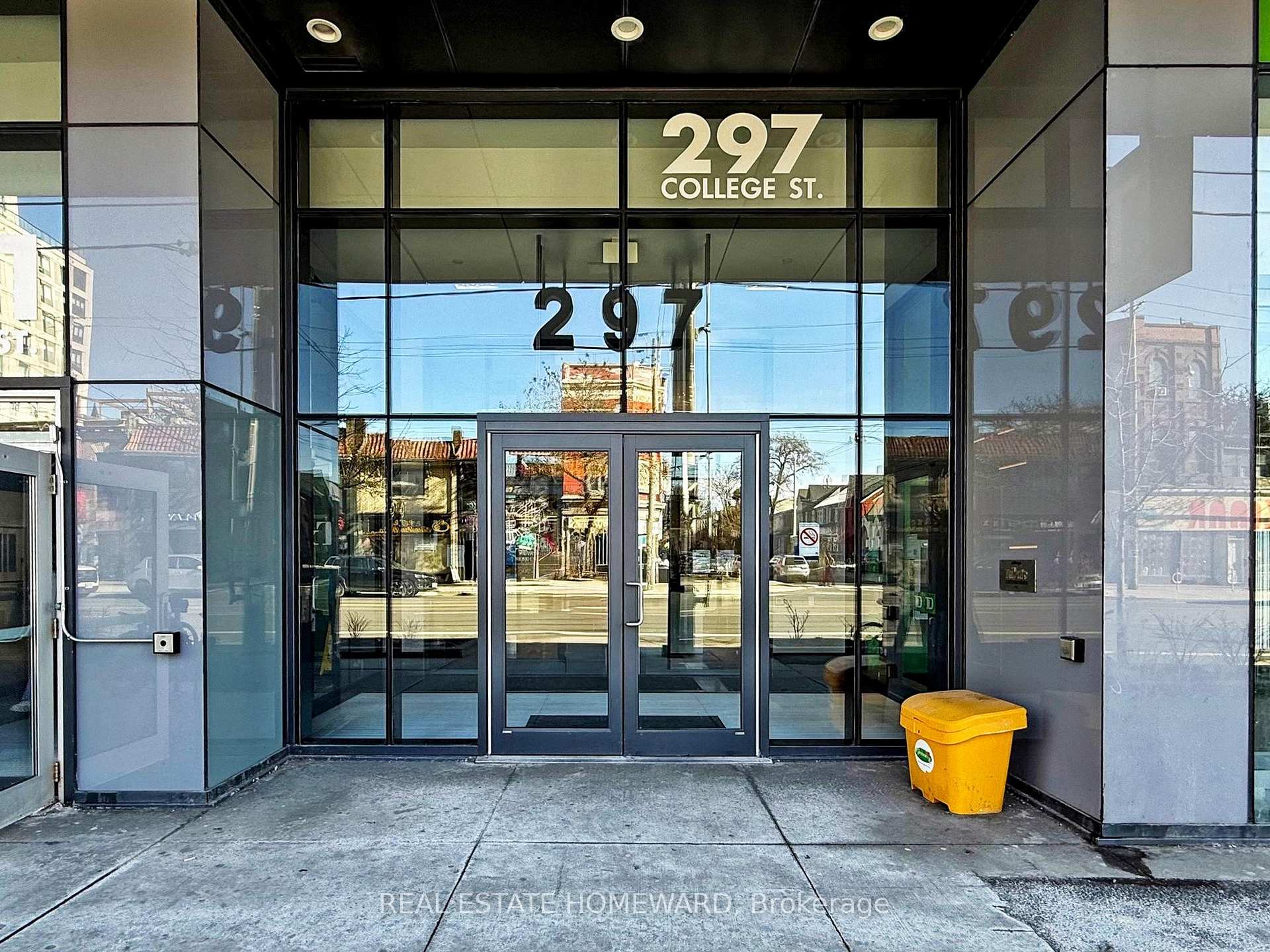Front of Unit 722, 297 College Street