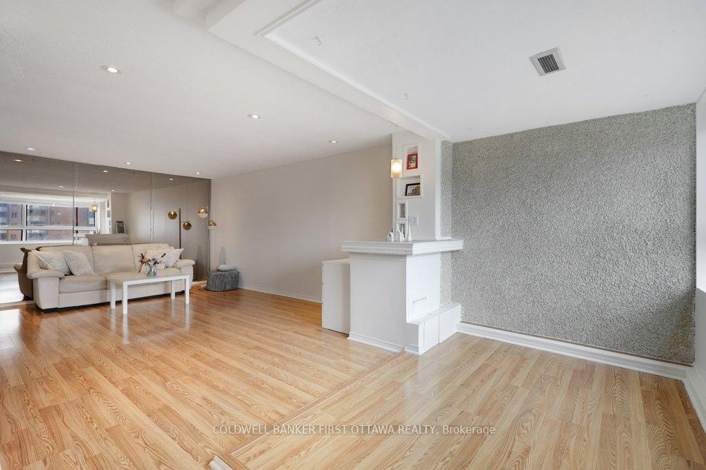 Photo 17 of Unit 910, 1356 Meadowlands Drive E, Ottawa, Borden Farm/Stewart Farm/Carleton Heights/Parkwood Hills — HOMEH