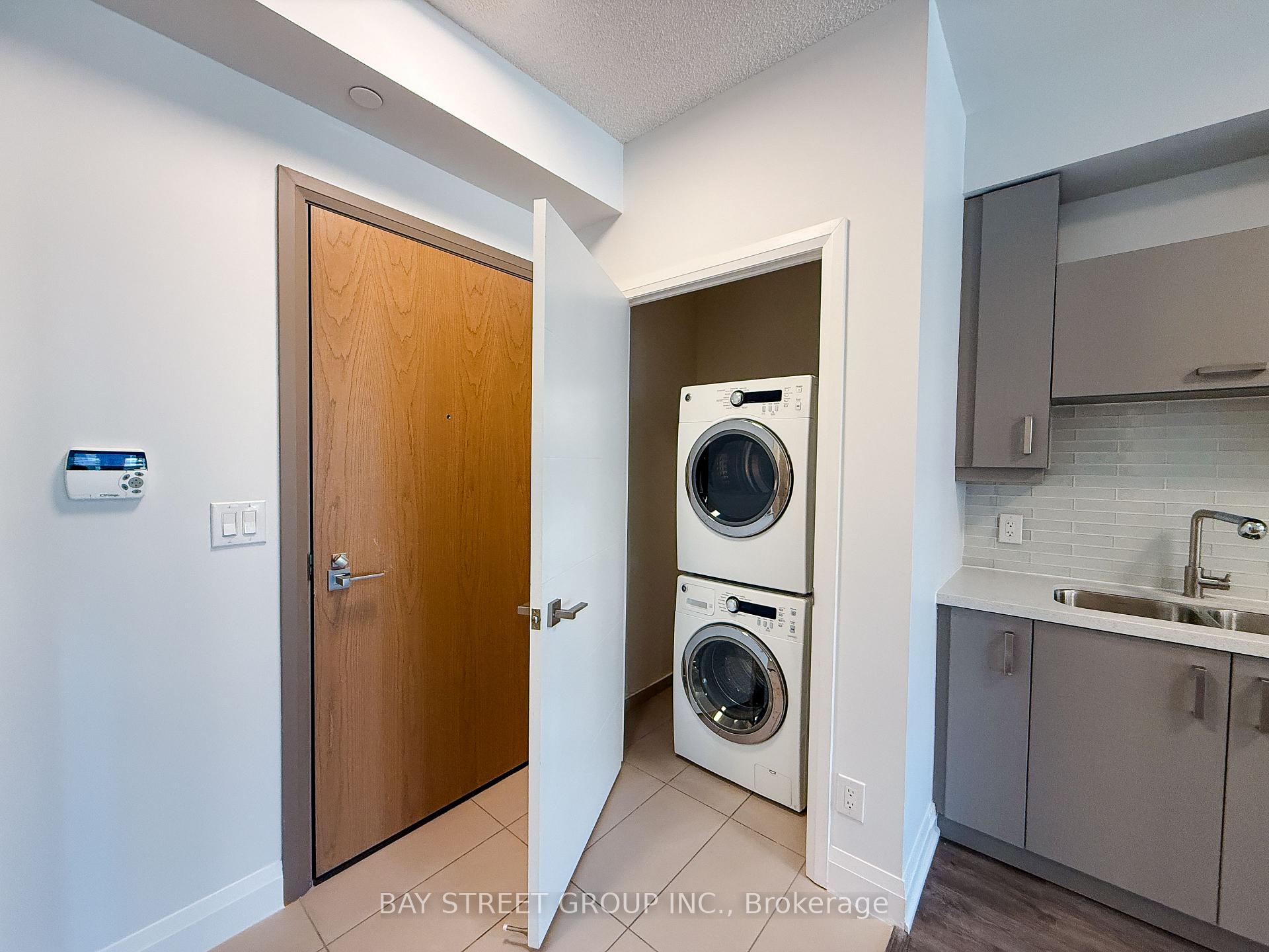 Photo 3 of Unit 306, 28 Uptown Drive, Markham, Unionville — HOMEH