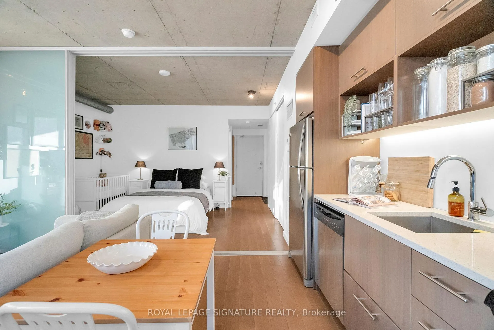 Photo 3 of Unit 719, 32 Trolley Crescent, Toronto, Moss Park — HOMEH