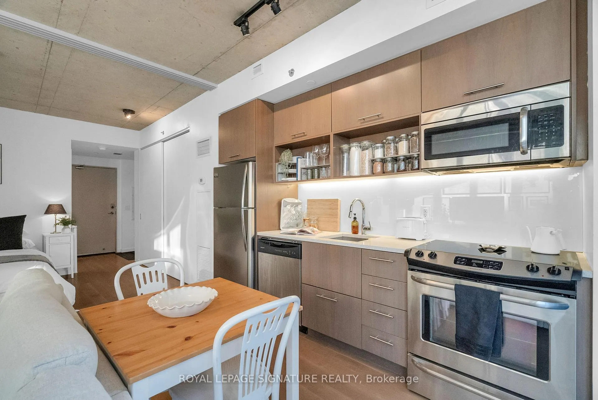 Photo 4 of Unit 719, 32 Trolley Crescent, Toronto, Moss Park — HOMEH