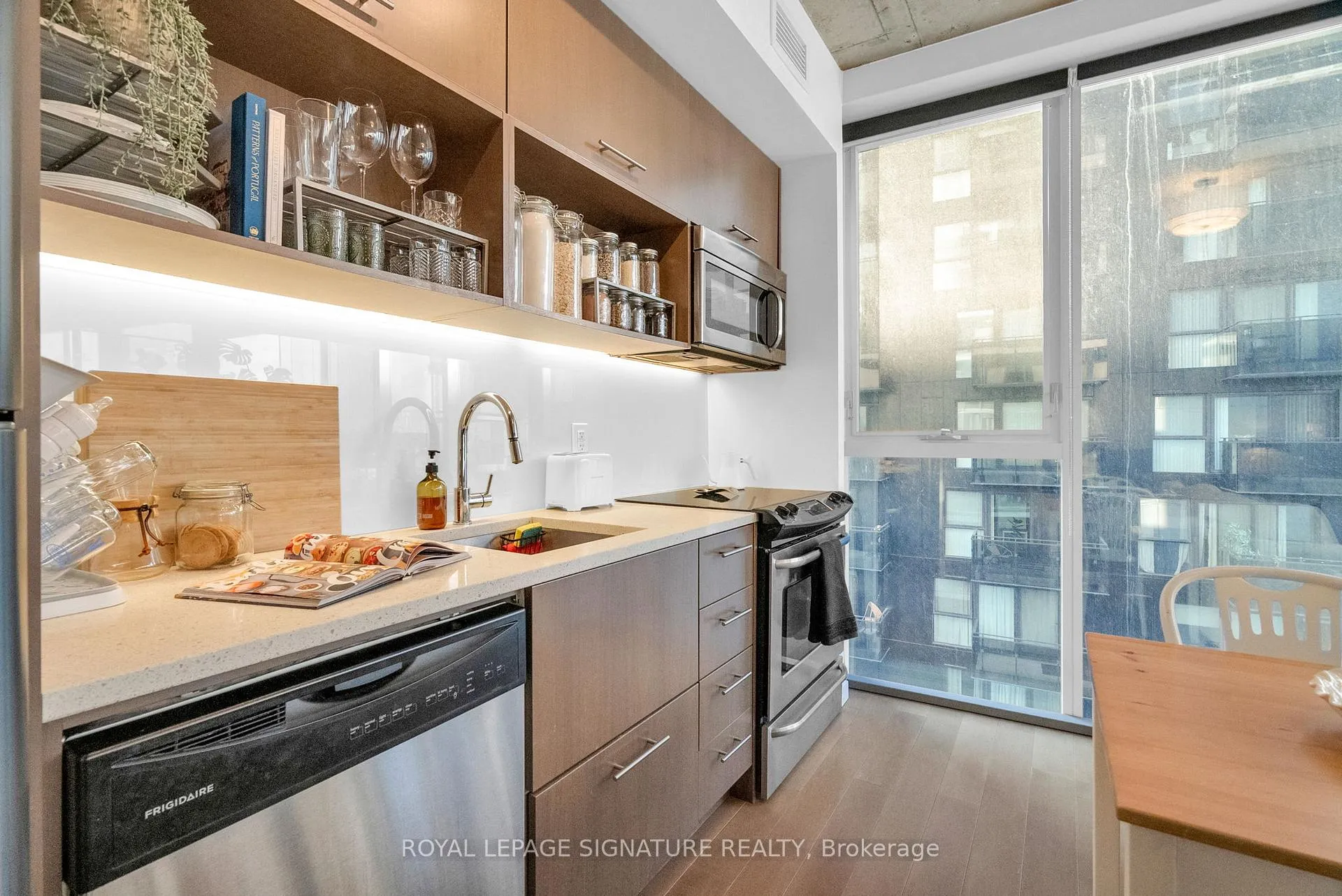 Photo 5 of Unit 719, 32 Trolley Crescent, Toronto, Moss Park — HOMEH