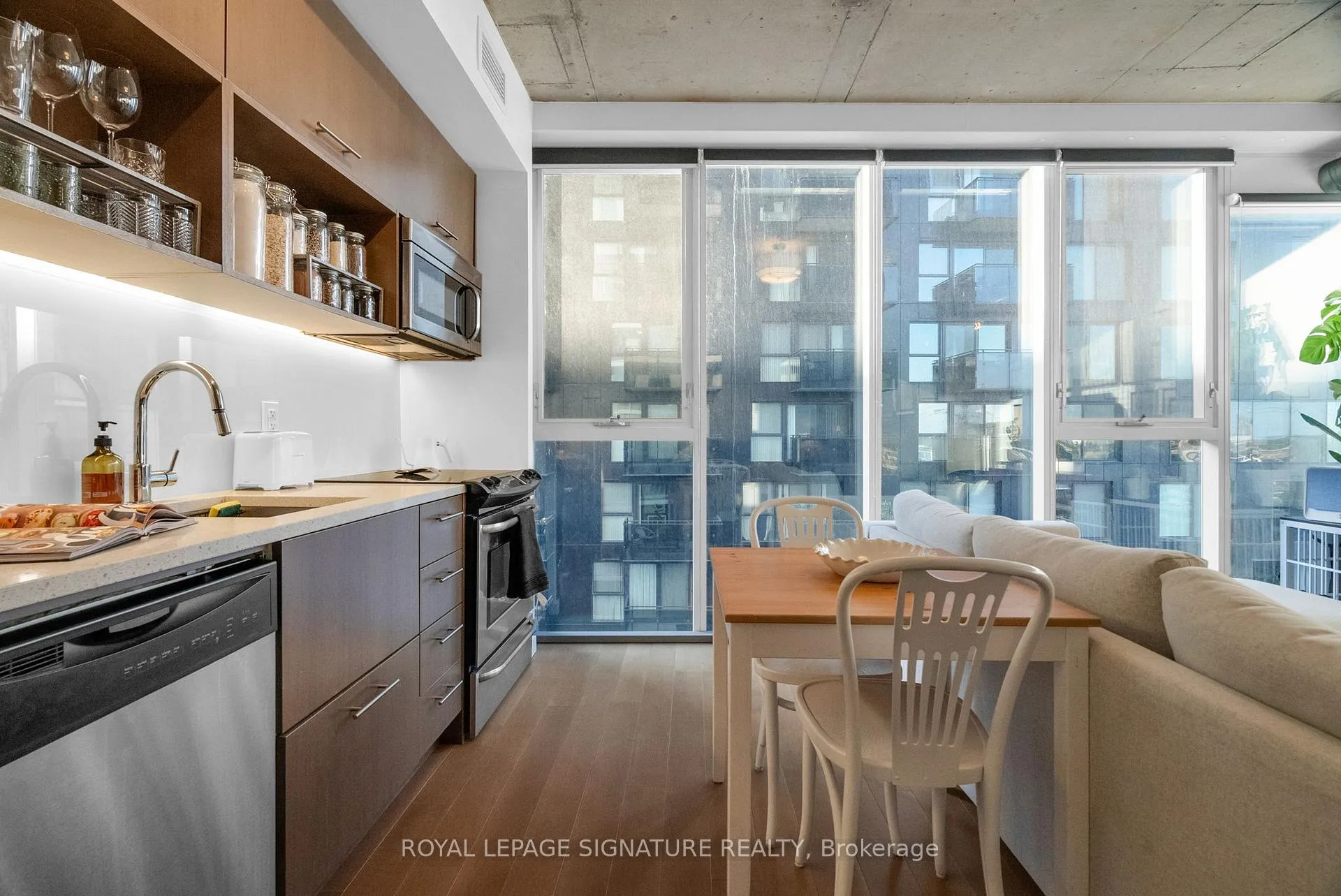 Photo 6 of Unit 719, 32 Trolley Crescent, Toronto, Moss Park — HOMEH
