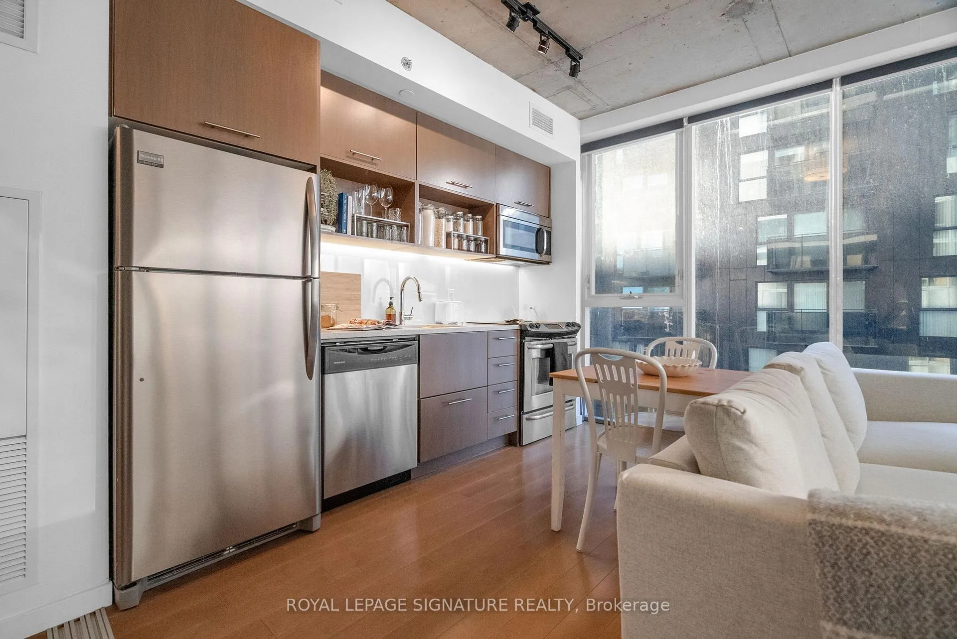 Photo 7 of Unit 719, 32 Trolley Crescent, Toronto, Moss Park — HOMEH