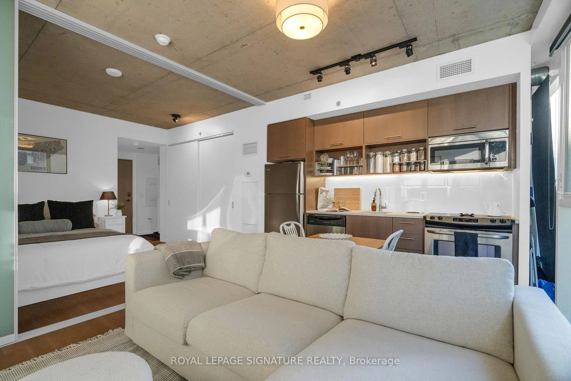 Photo 9 of Unit 719, 32 Trolley Crescent, Toronto, Moss Park — HOMEH