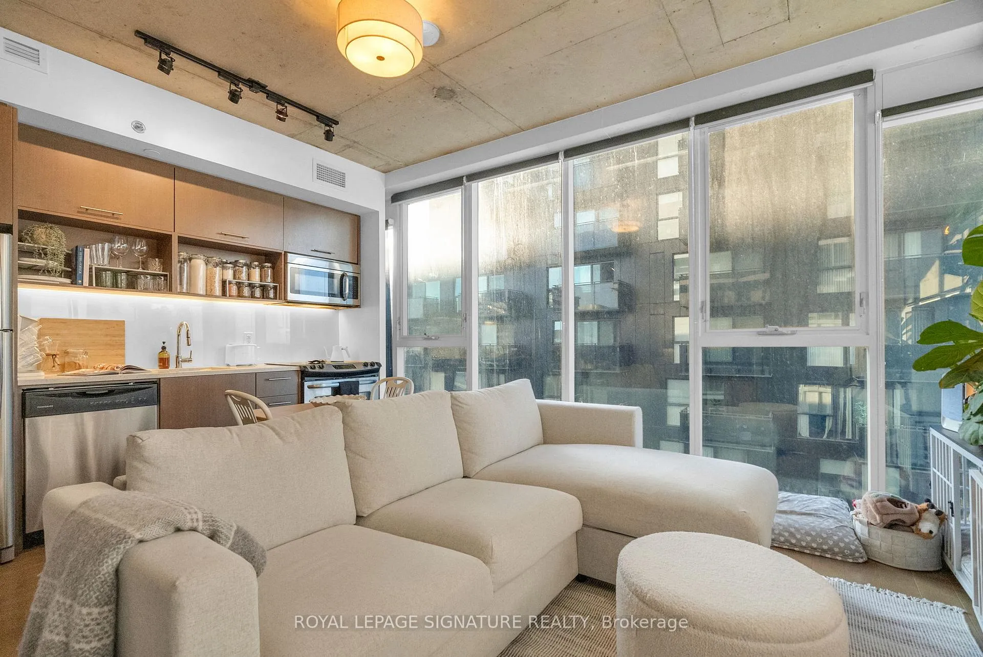 Photo 10 of Unit 719, 32 Trolley Crescent, Toronto, Moss Park — HOMEH