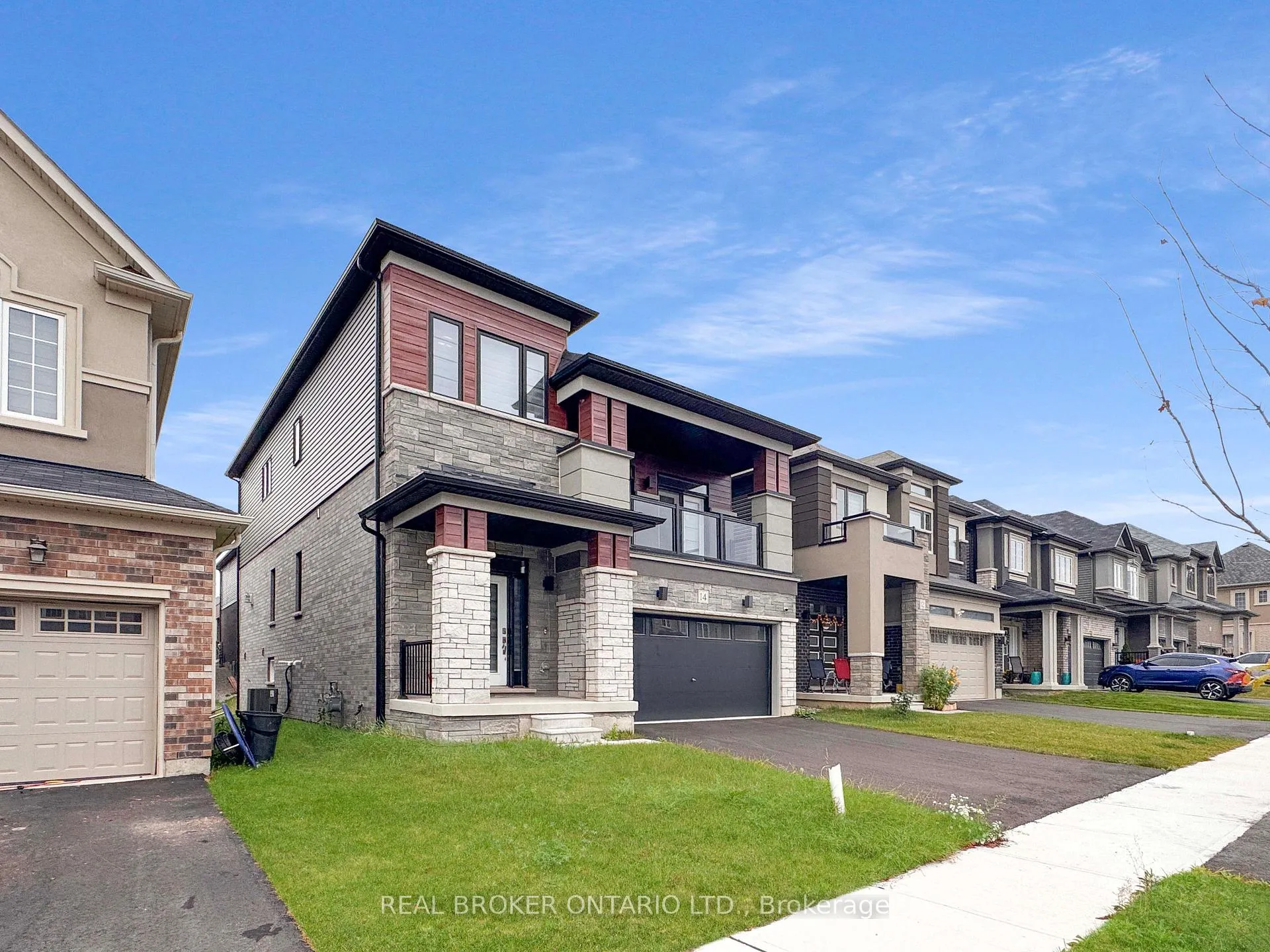 Photo 2 of 14 Brewis Street, Brant, South Dumfries — HOMEH