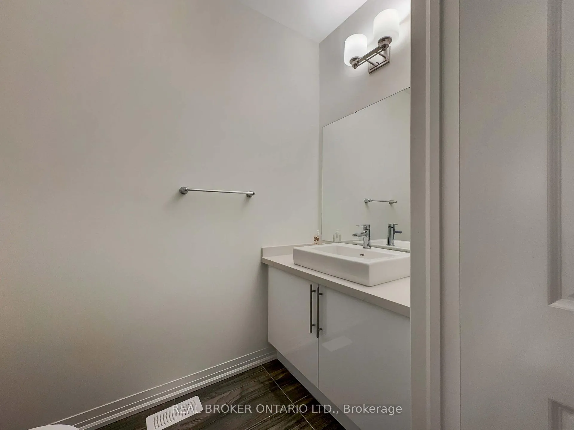 Photo 6 of 14 Brewis Street, Brant, South Dumfries — HOMEH