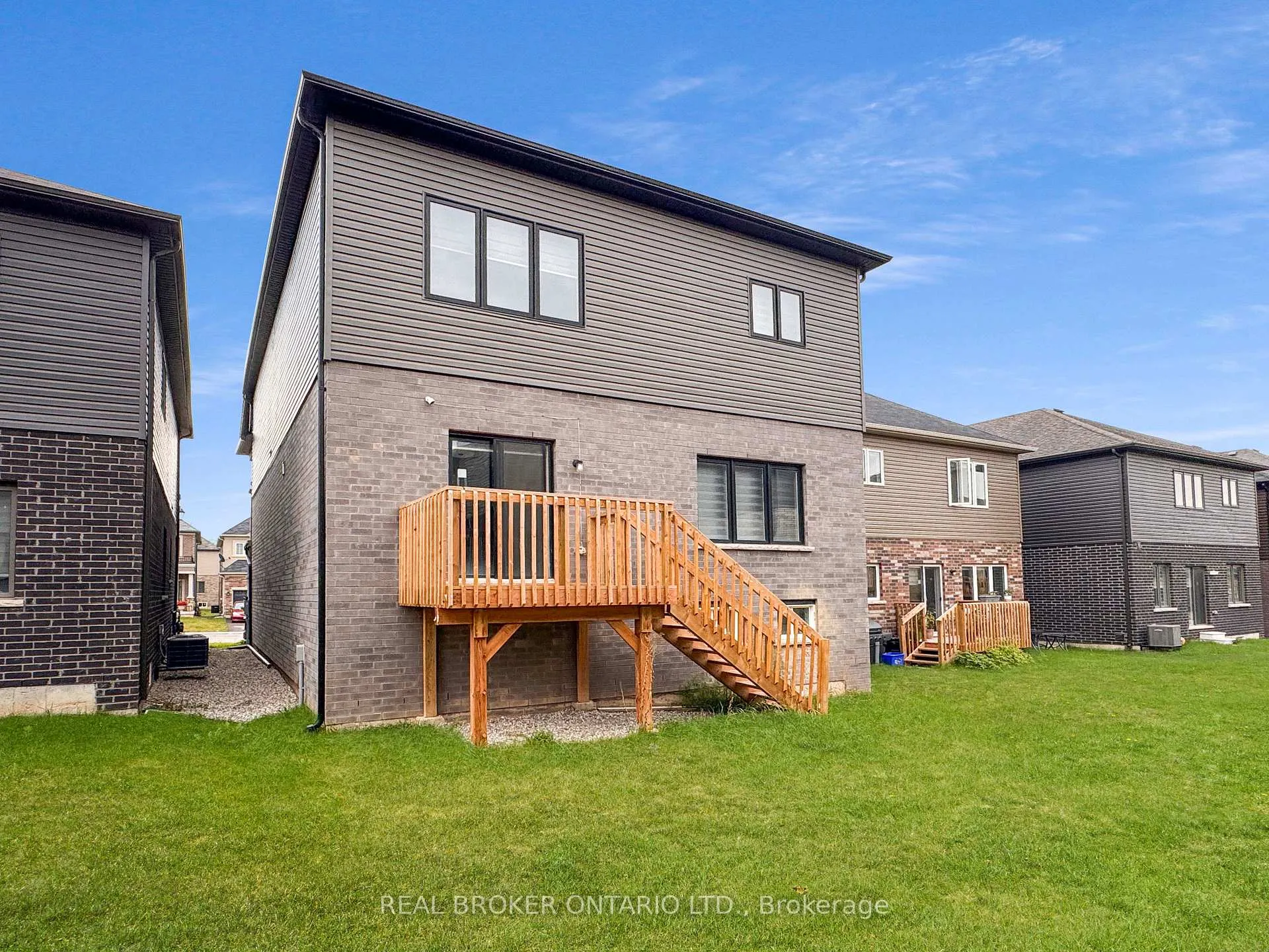 Photo 33 of 14 Brewis Street, Brant, South Dumfries — HOMEH