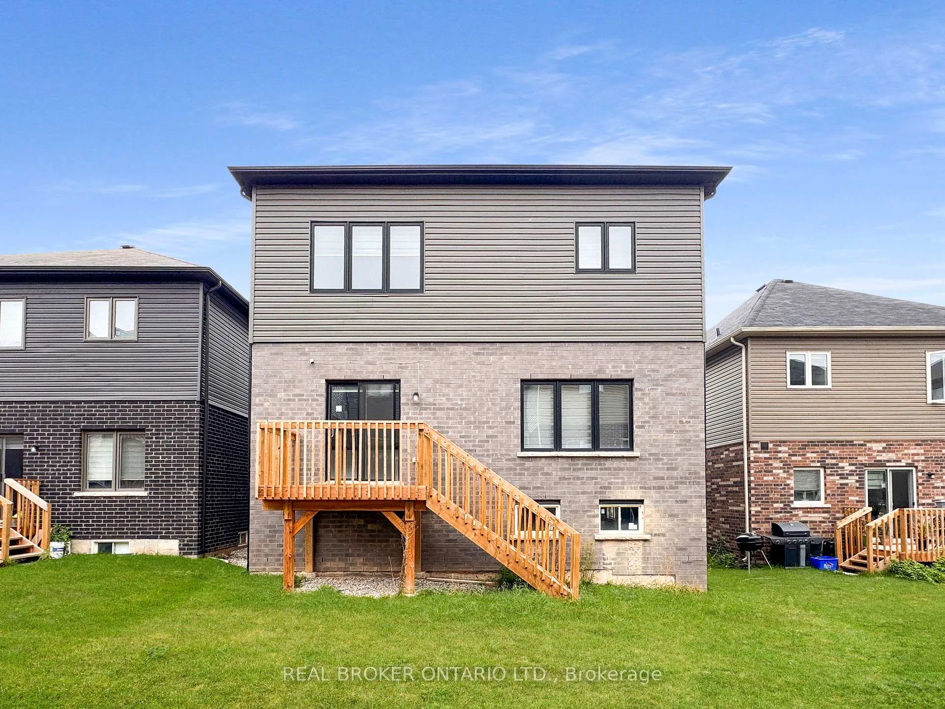 Photo 34 of 14 Brewis Street, Brant, South Dumfries — HOMEH