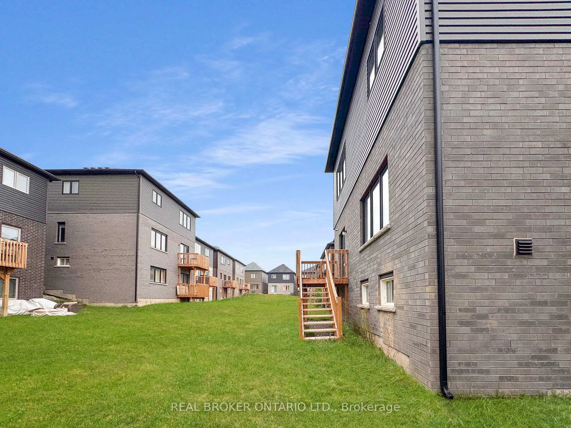 Photo 35 of 14 Brewis Street, Brant, South Dumfries — HOMEH