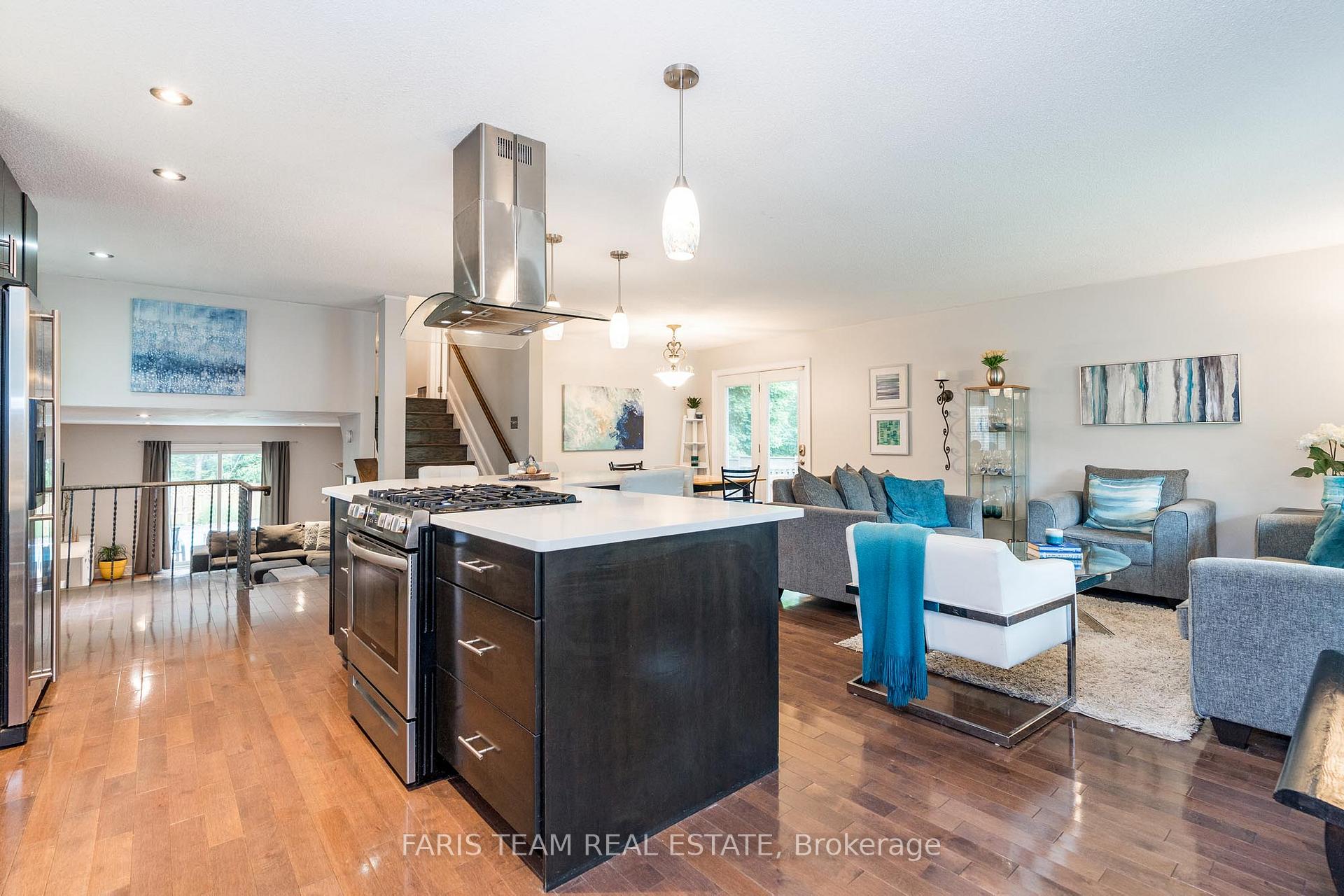 Photo 4 of 54 Marshall Street, Barrie, Allandale Heights — HOMEH