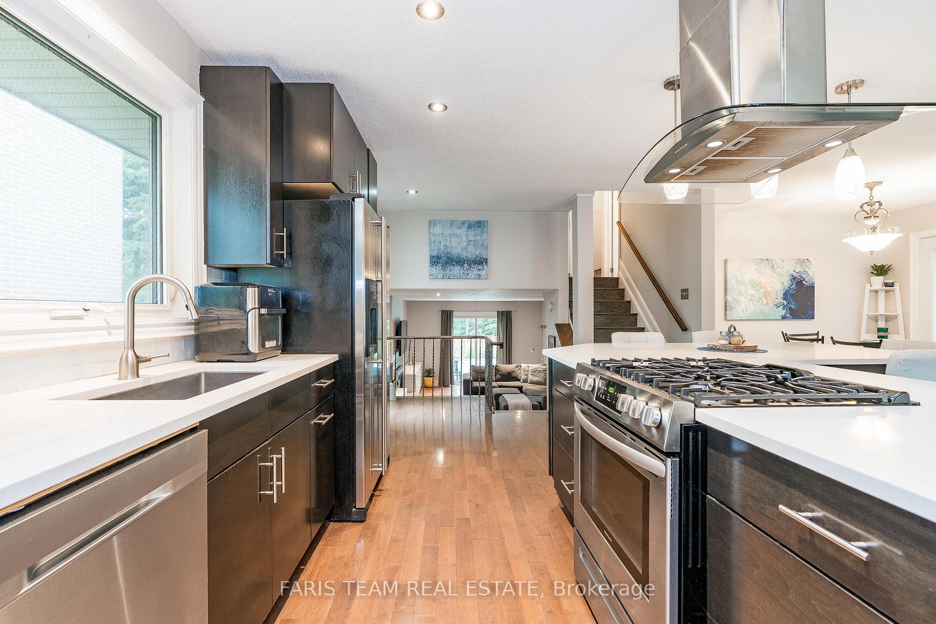 Photo 5 of 54 Marshall Street, Barrie, Allandale Heights — HOMEH