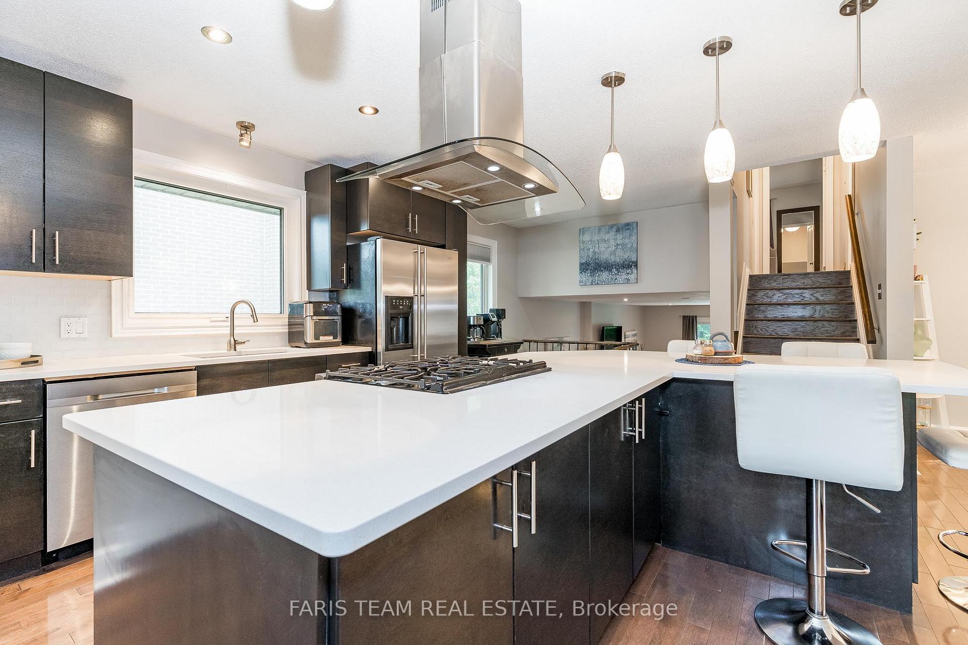 Photo 8 of 54 Marshall Street, Barrie, Allandale Heights — HOMEH