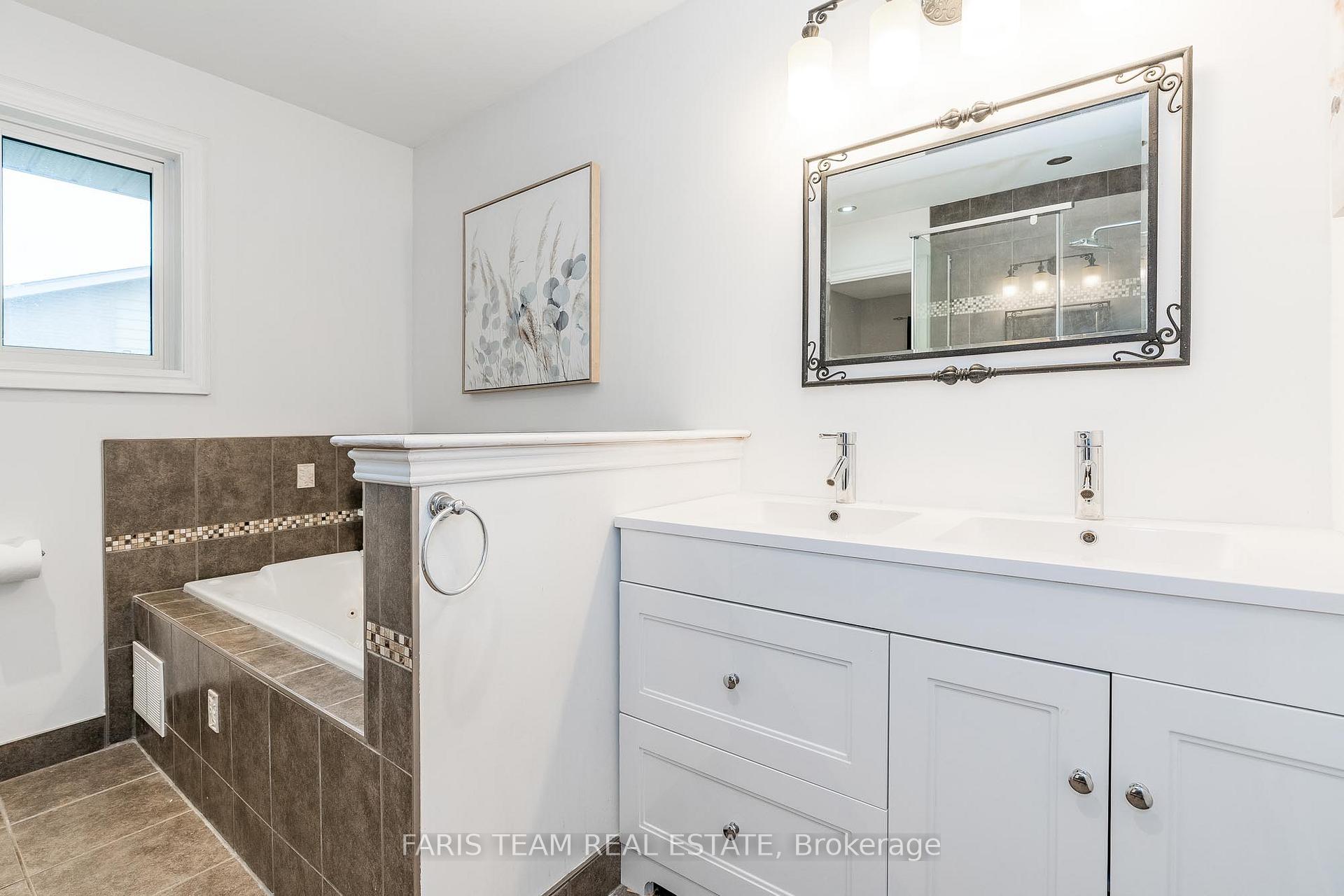Photo 20 of 54 Marshall Street, Barrie, Allandale Heights — HOMEH